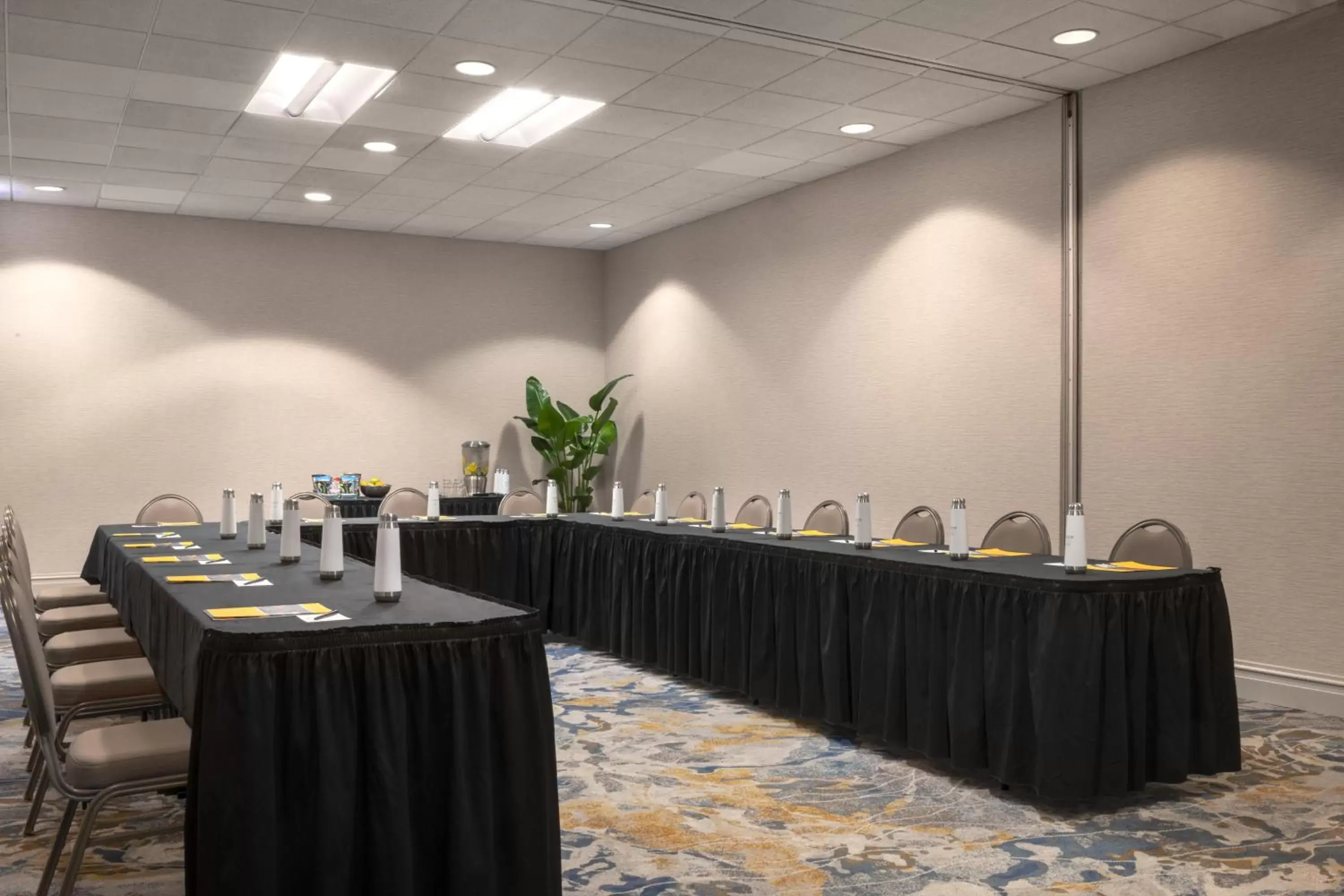 Meeting/conference room in voco - Chicago Downtown, an IHG Hotel