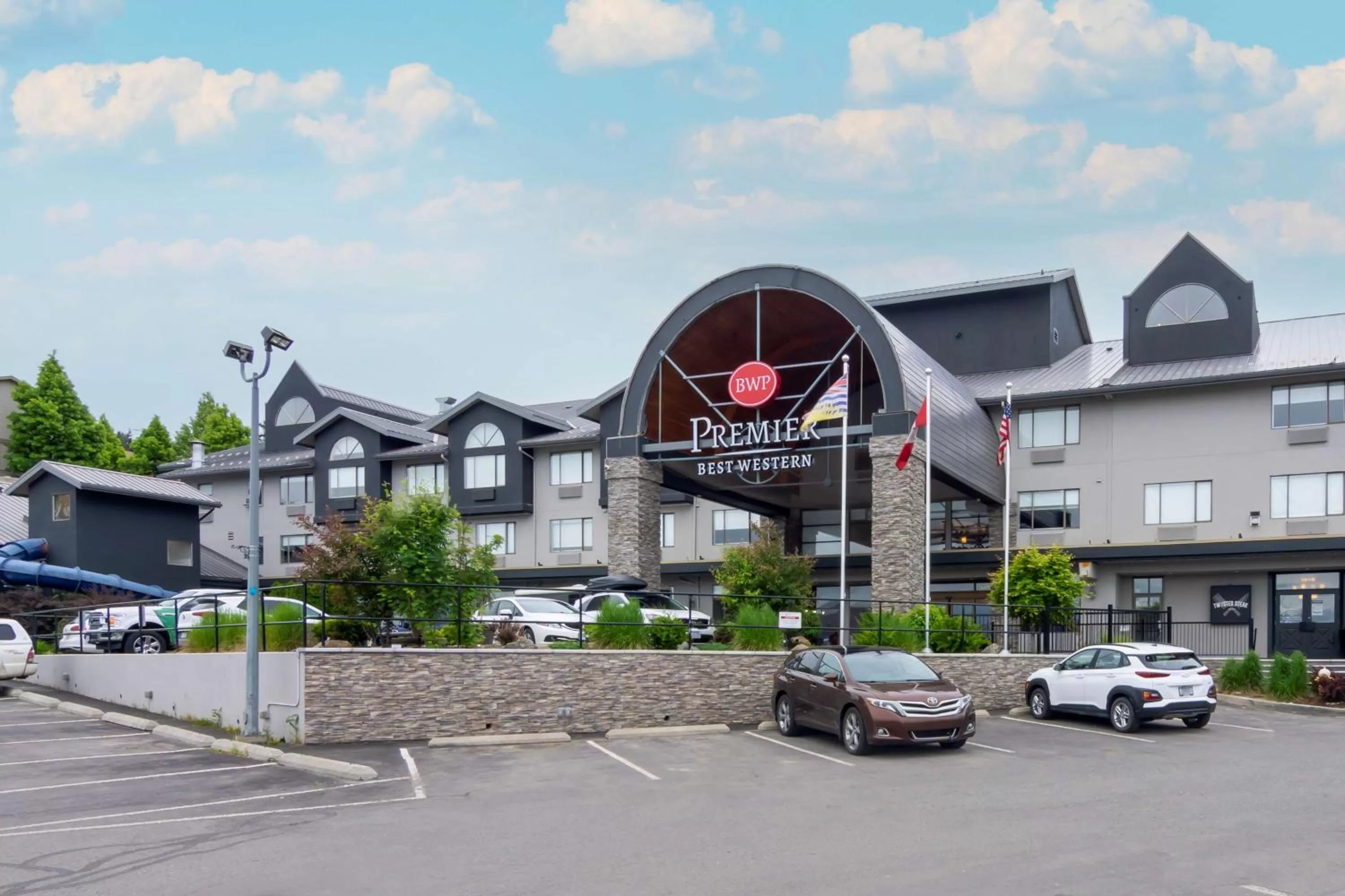 Property building in Best Western Premier Aberdeen Kamloops