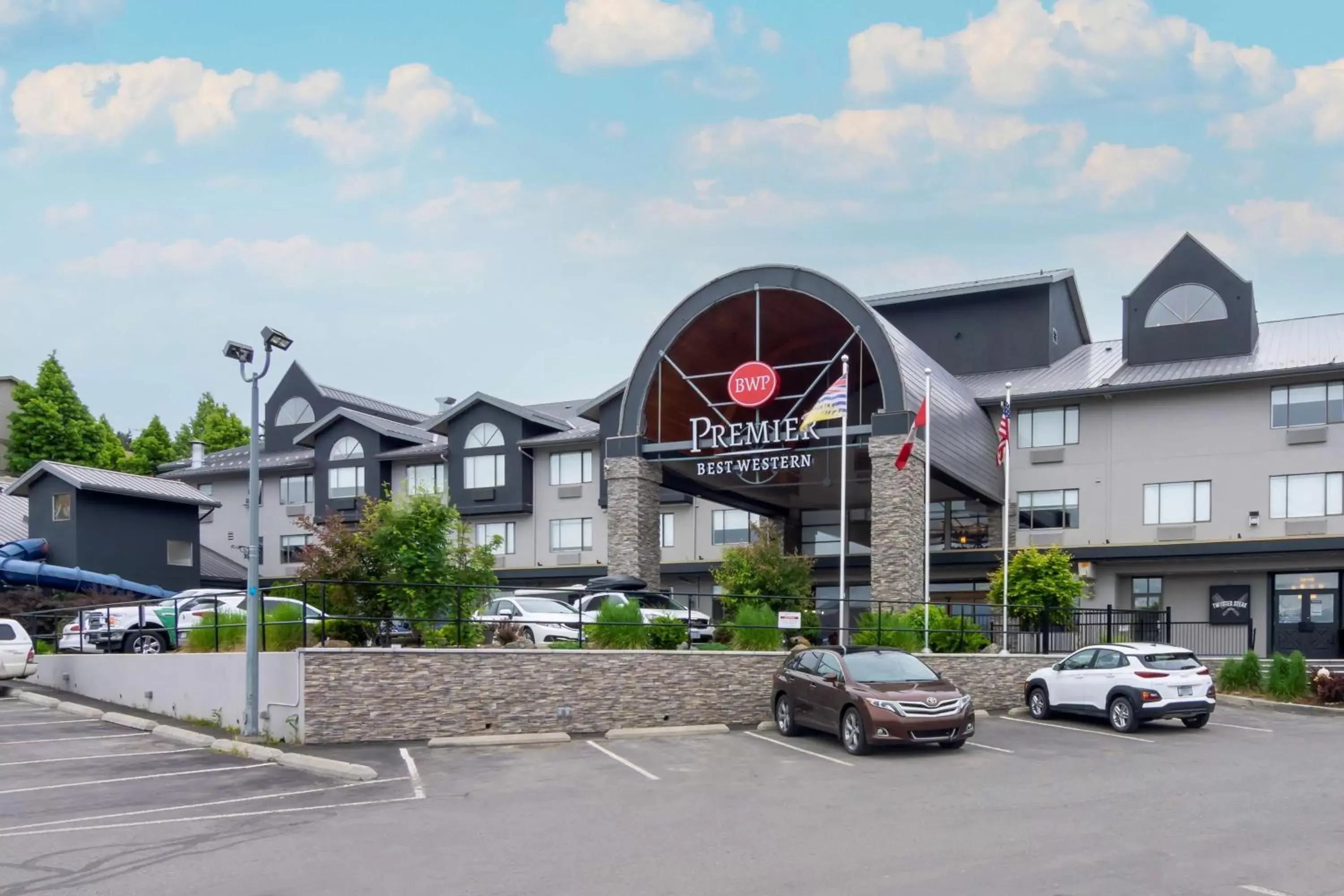 Property building in Best Western Premier Aberdeen Kamloops Property building in Best Western Premier Aberdeen Kamloops