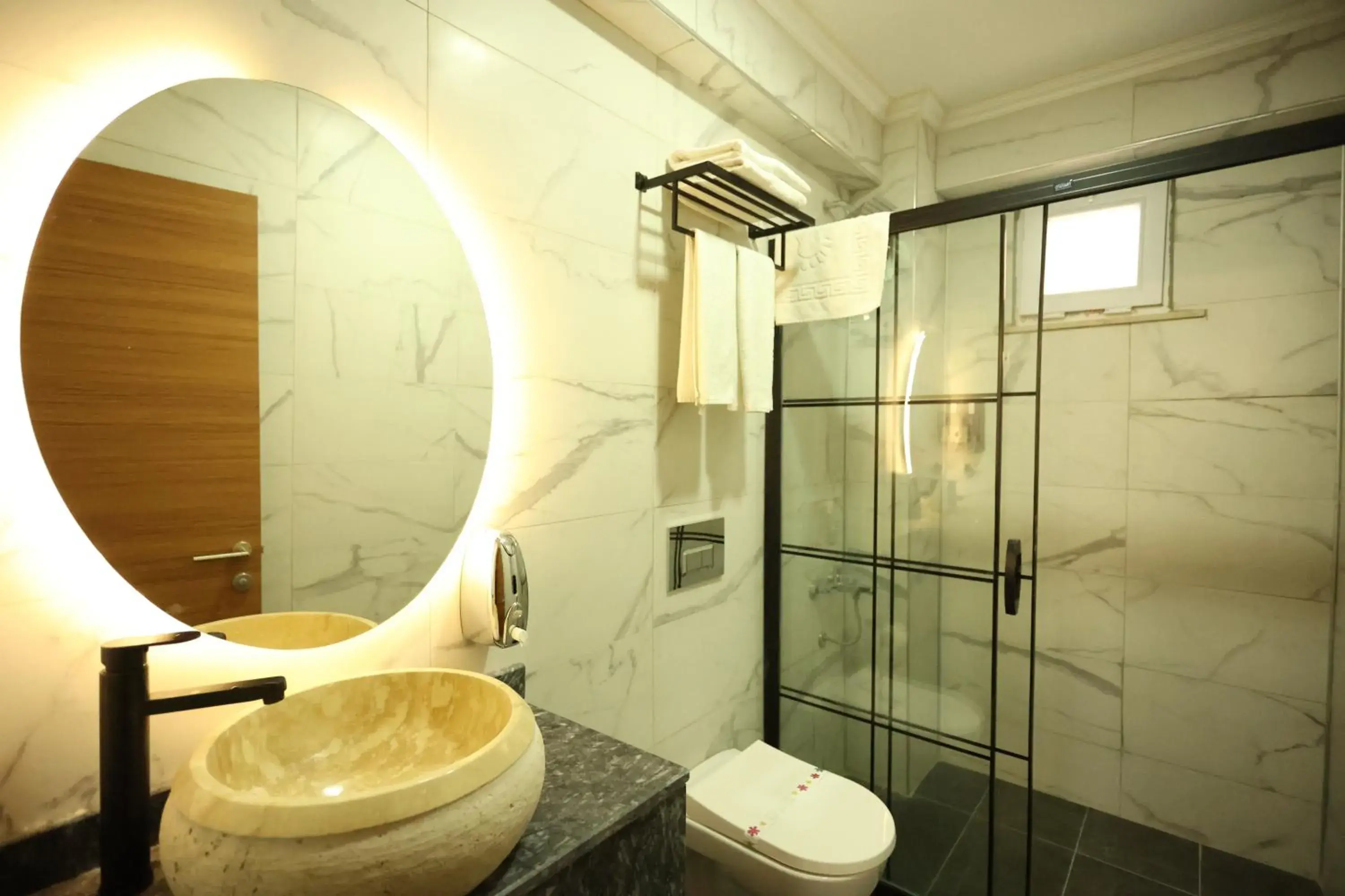 Shower, Bathroom in Asmali Hotel