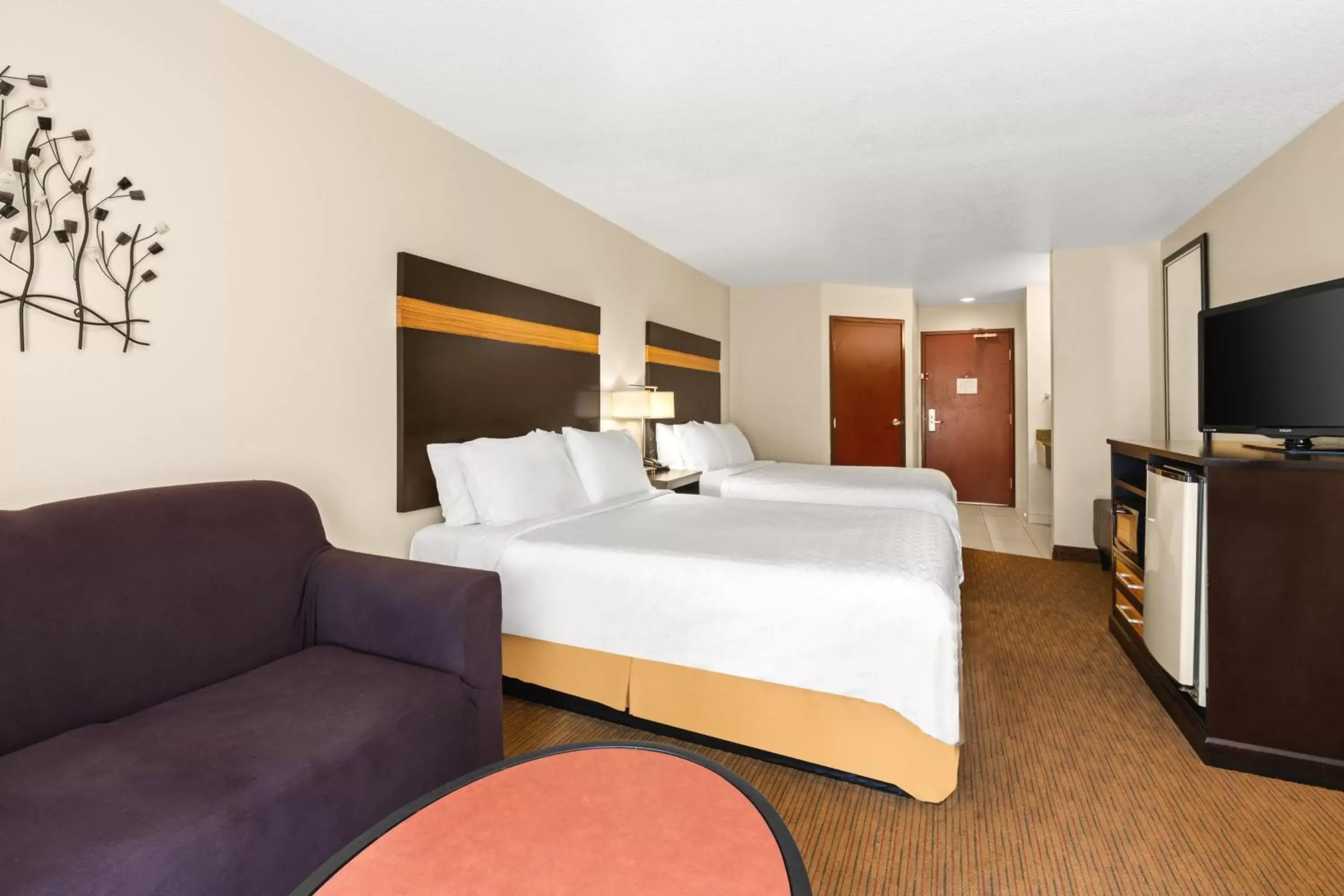 Photo of the whole room in Holiday Inn Express Portland SE - Clackamas Area, an IHG Hotel