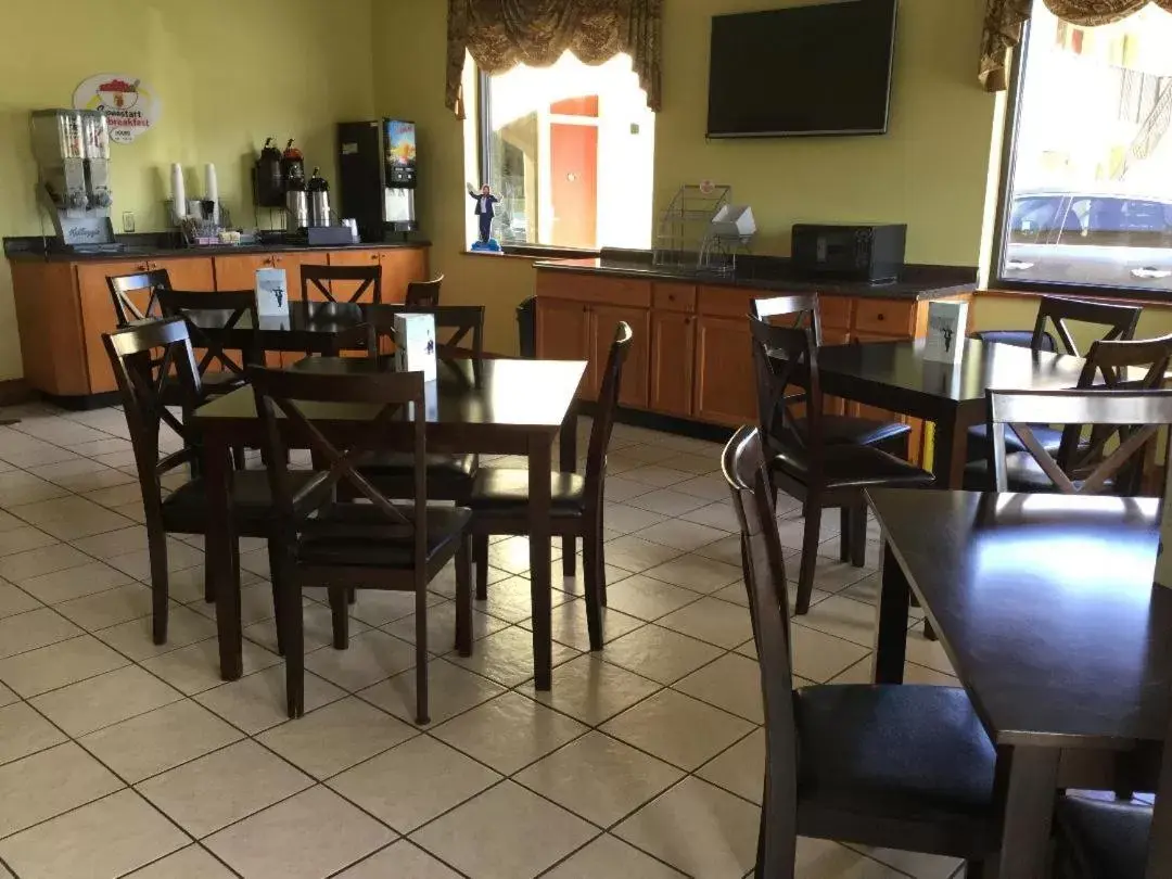 Continental breakfast, Restaurant/Places to Eat in Super 8 by Wyndham Walterboro