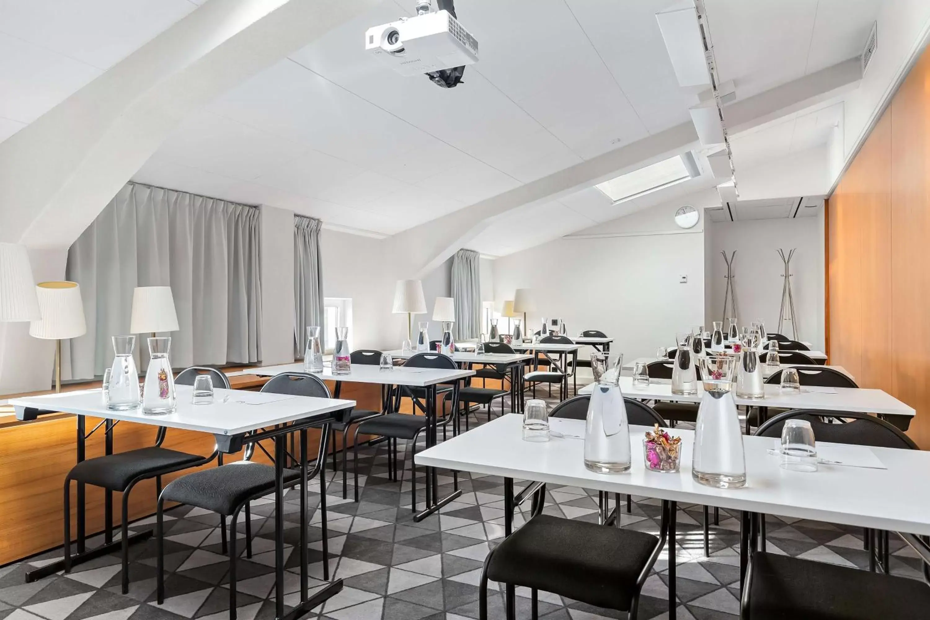 Meeting/conference room, Restaurant/Places to Eat in Best Western Plus Sthlm Bromma