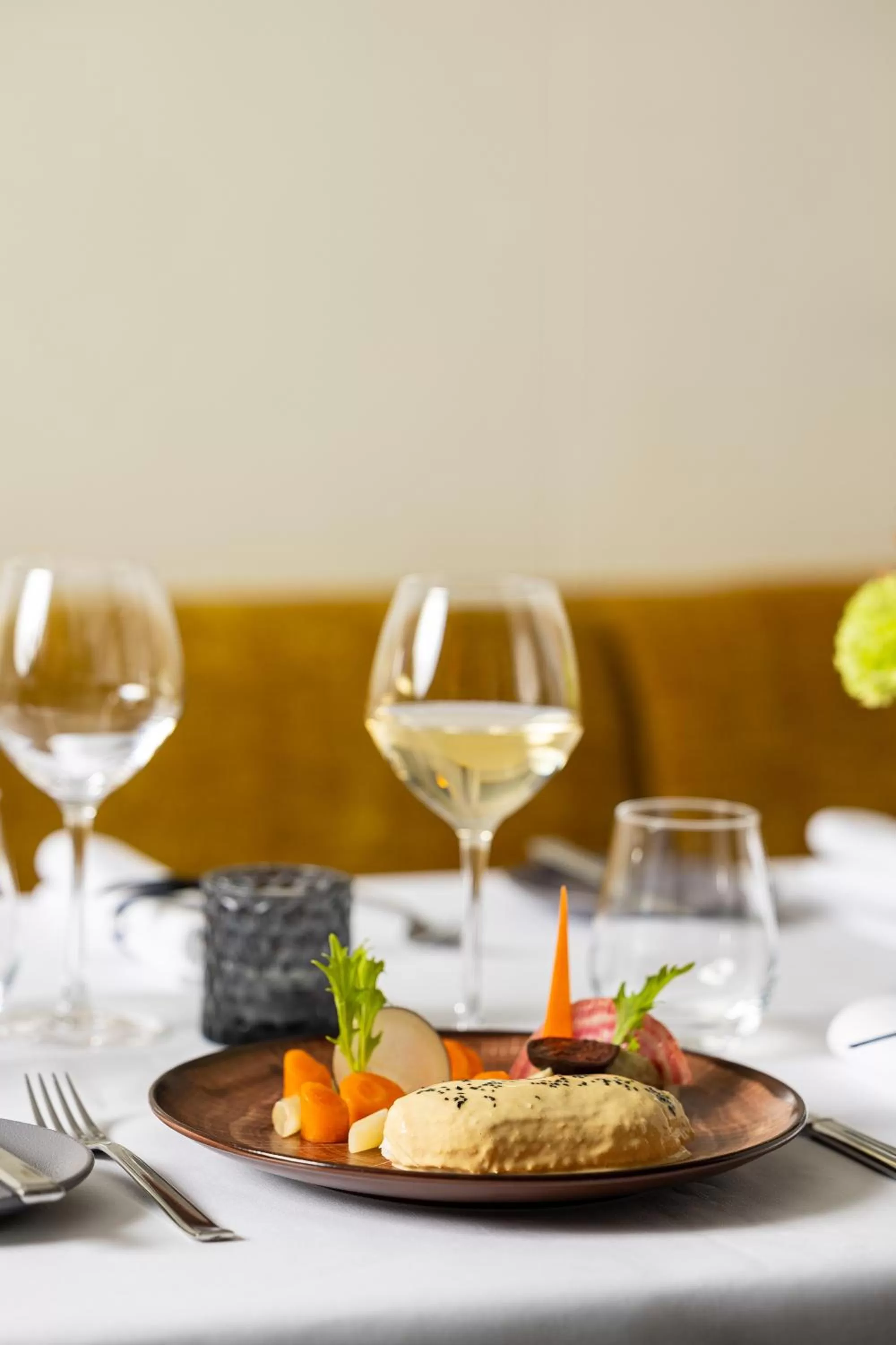 Restaurant/places to eat in Hotel Le Place d'Armes - Relais & Châteaux