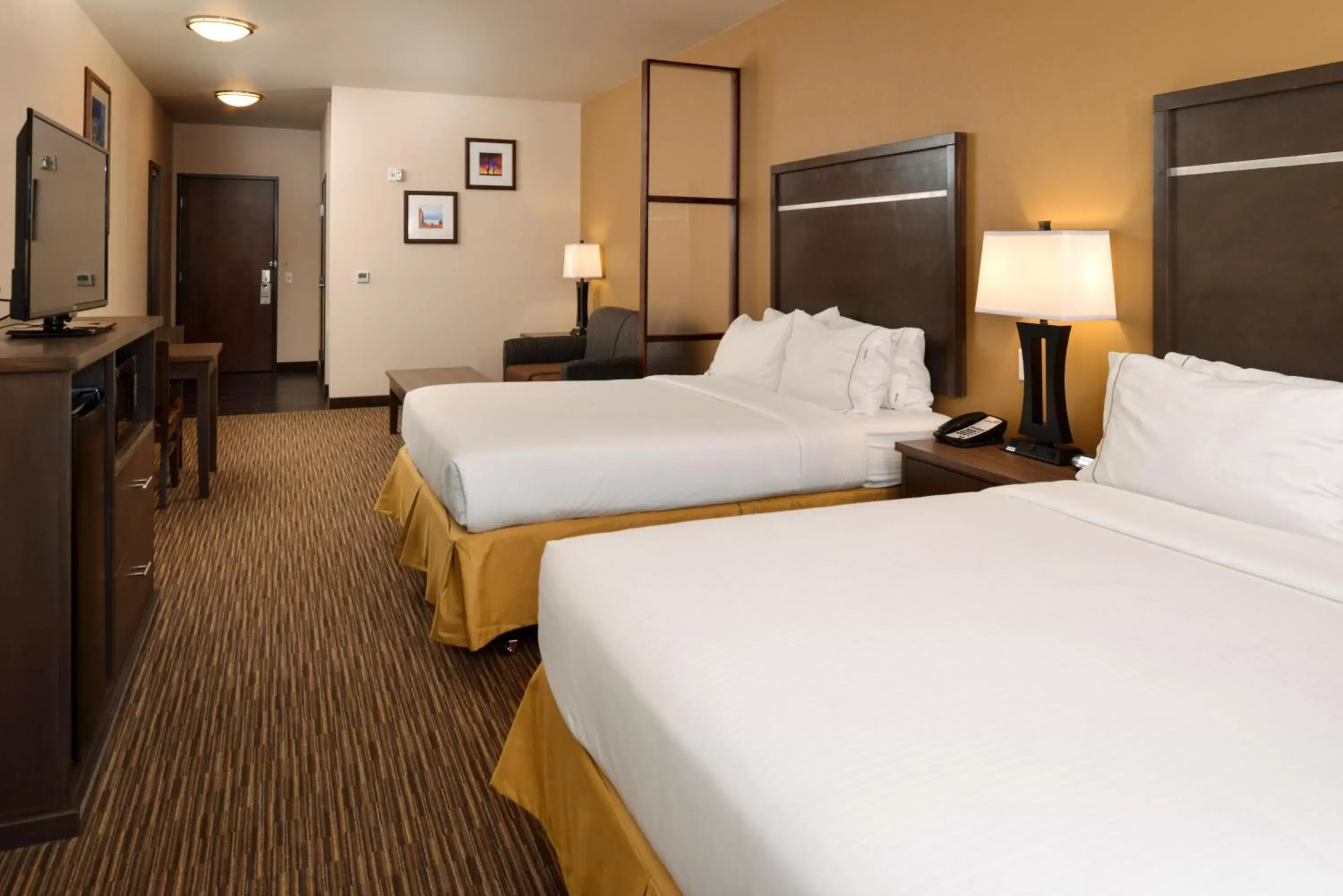 Photo of the whole room, Bed in Holiday Inn Express & Suites Globe, an IHG Hotel