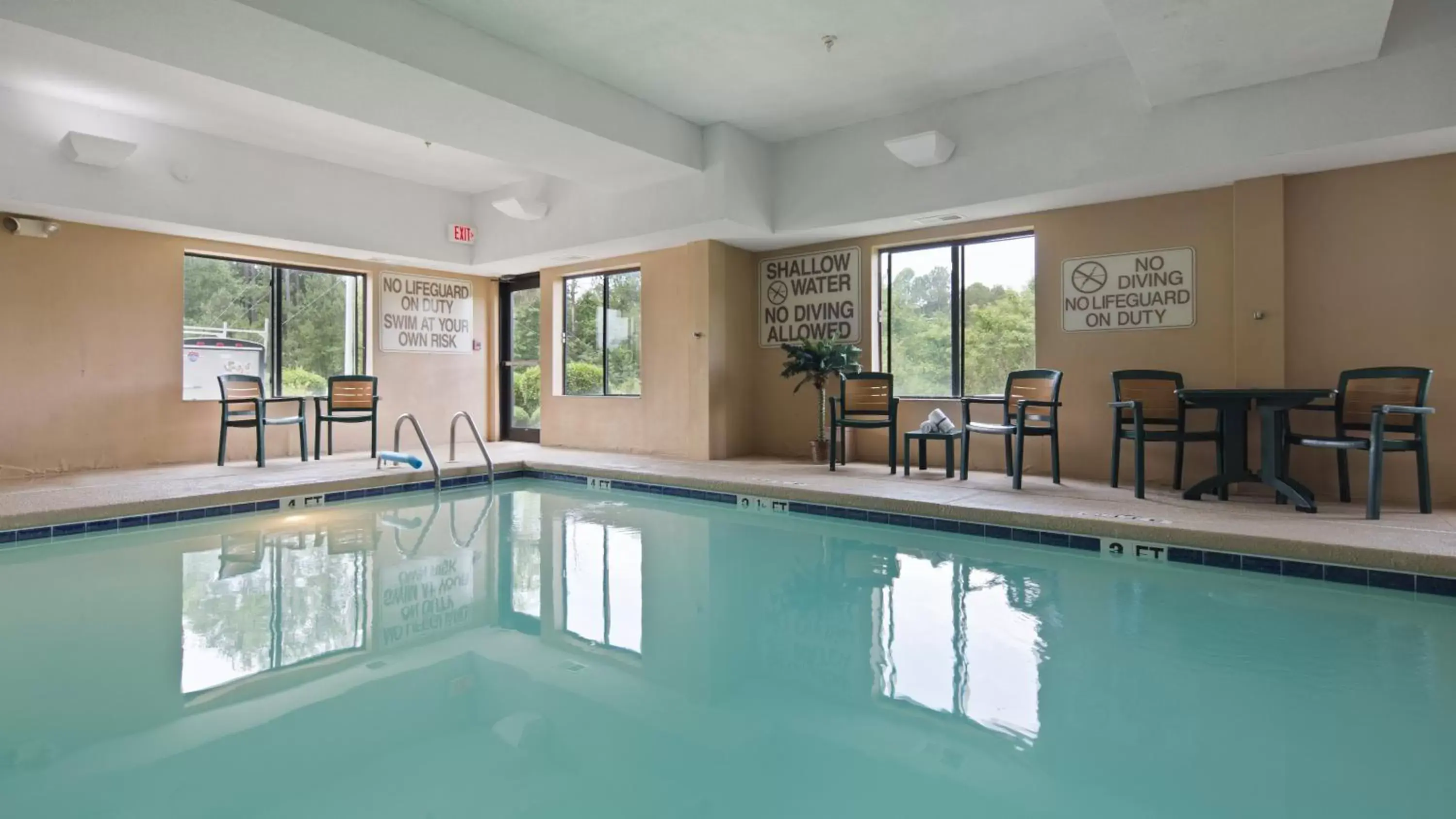 Swimming Pool in Best Western Executive Inn - Latta