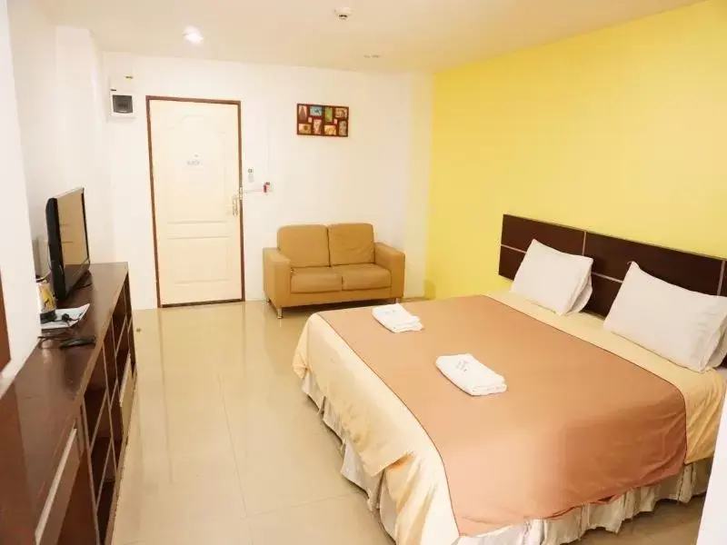 Photo of the whole room in Diamond Bangkok Apartment