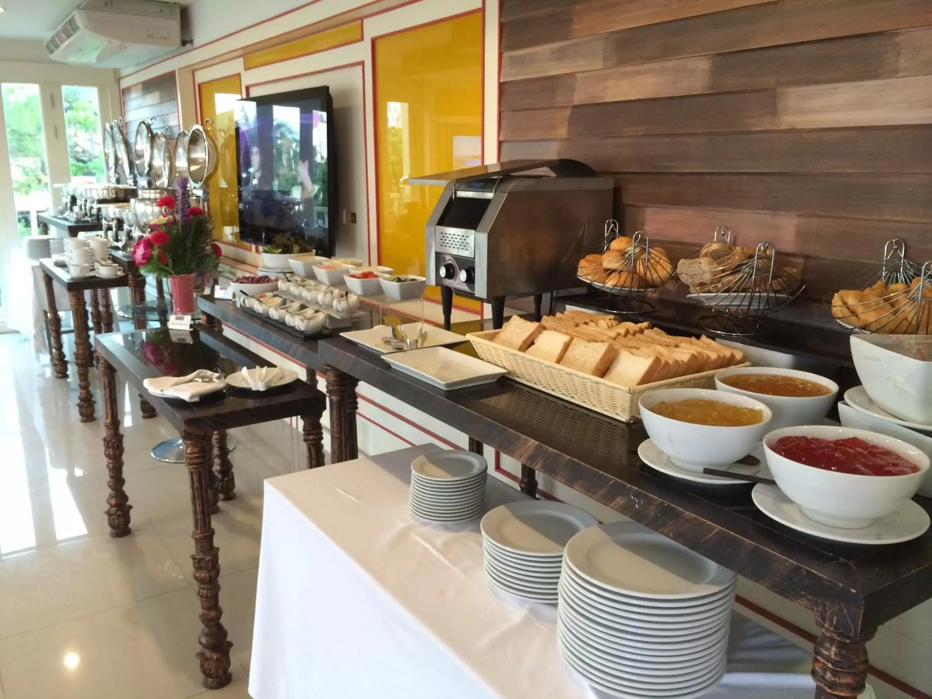 Food and drinks in Kiang Haad Beach Hua Hin Food and drinks in Kiang Haad Beach Hua Hin