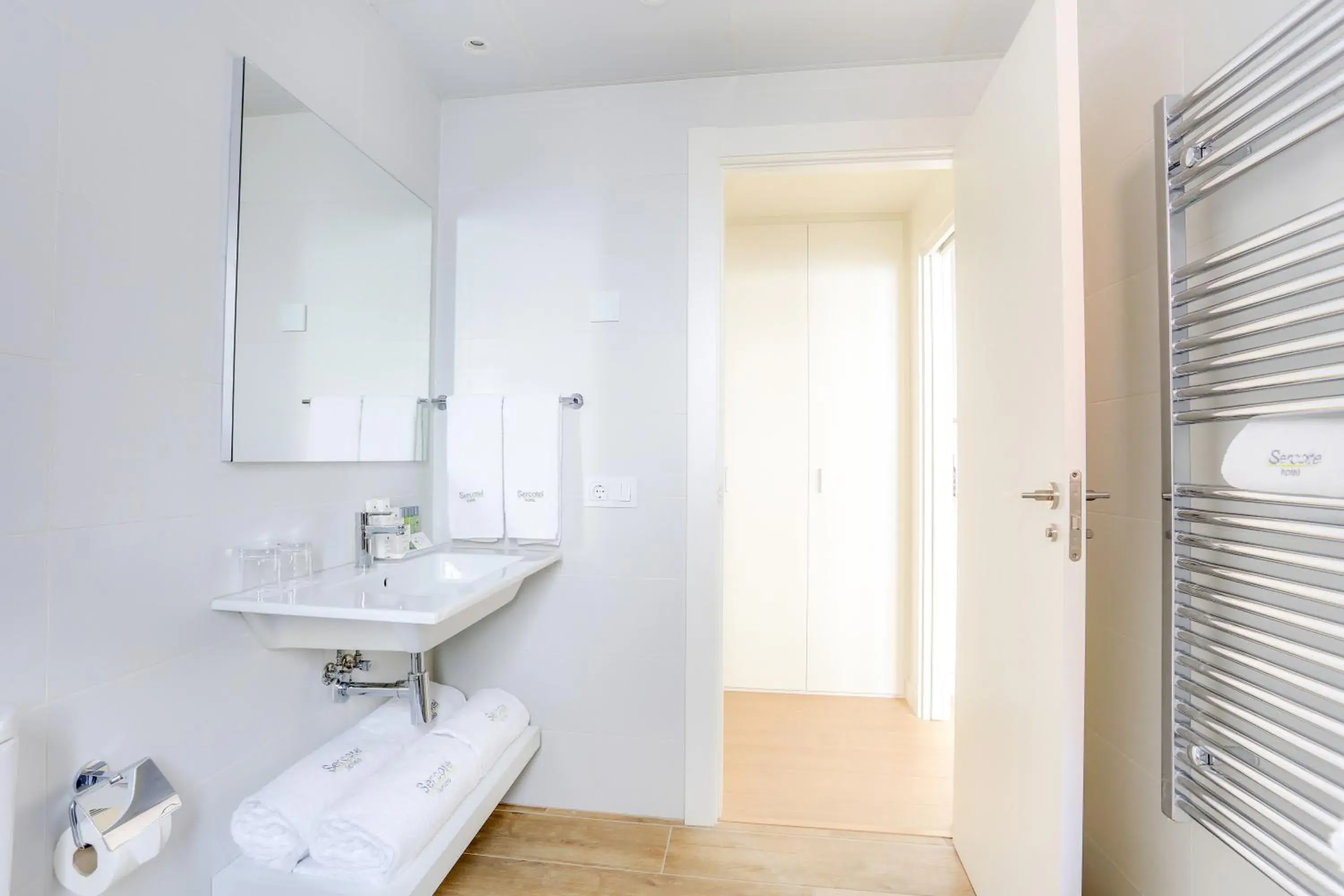 Shower, Bathroom in Sercotel Logrono Suites
