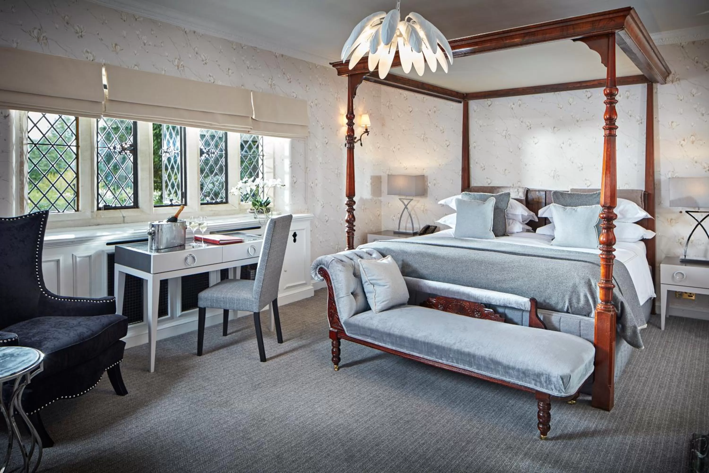 Bed in Great Fosters - Near Windsor