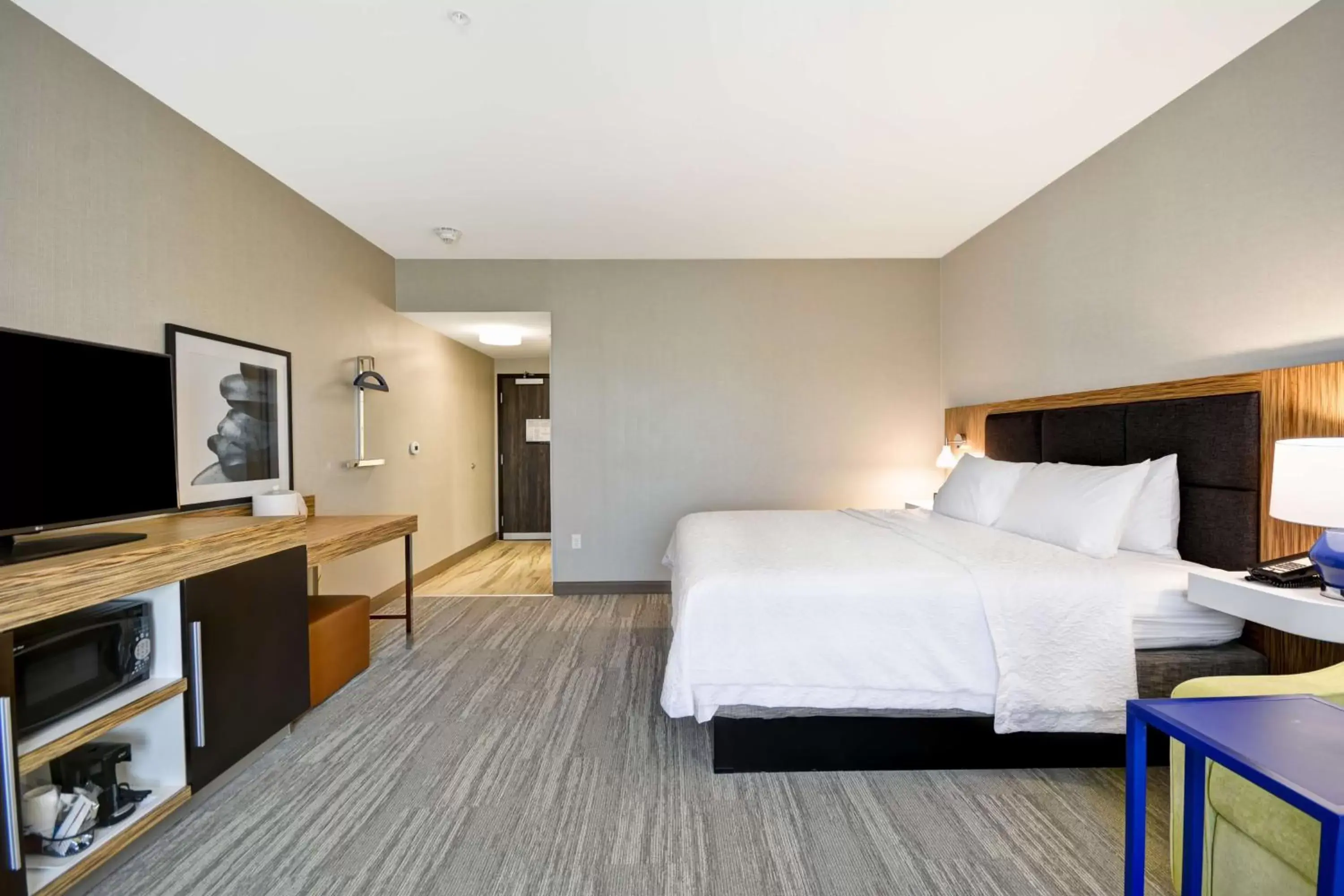 Bedroom, Bed in Hampton Inn & Suites Detroit/Warren