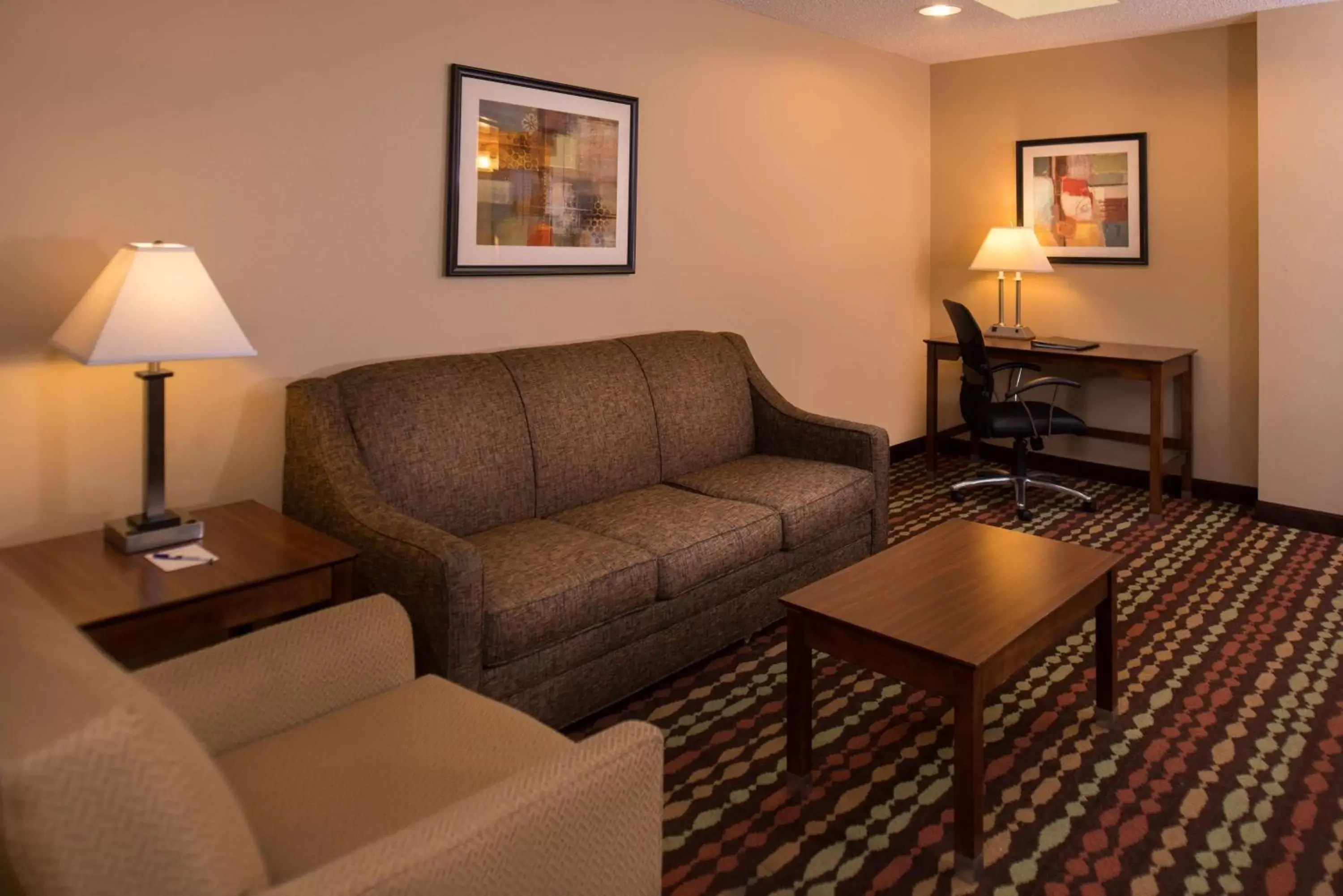 Photo of the whole room, Seating Area in Best Western Ambassador Inn & Suites