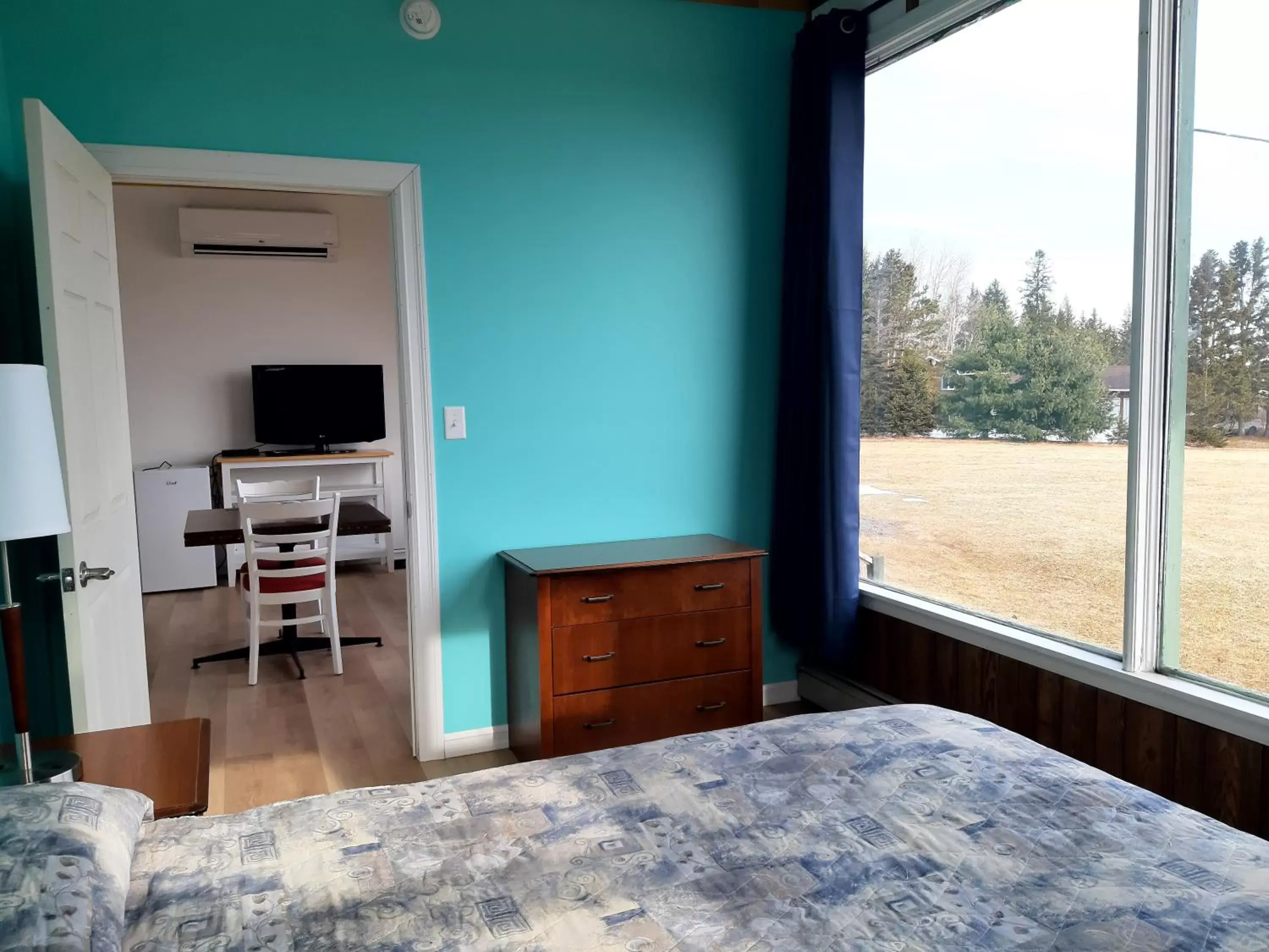 Bedroom, Bed in Balmoral Motel