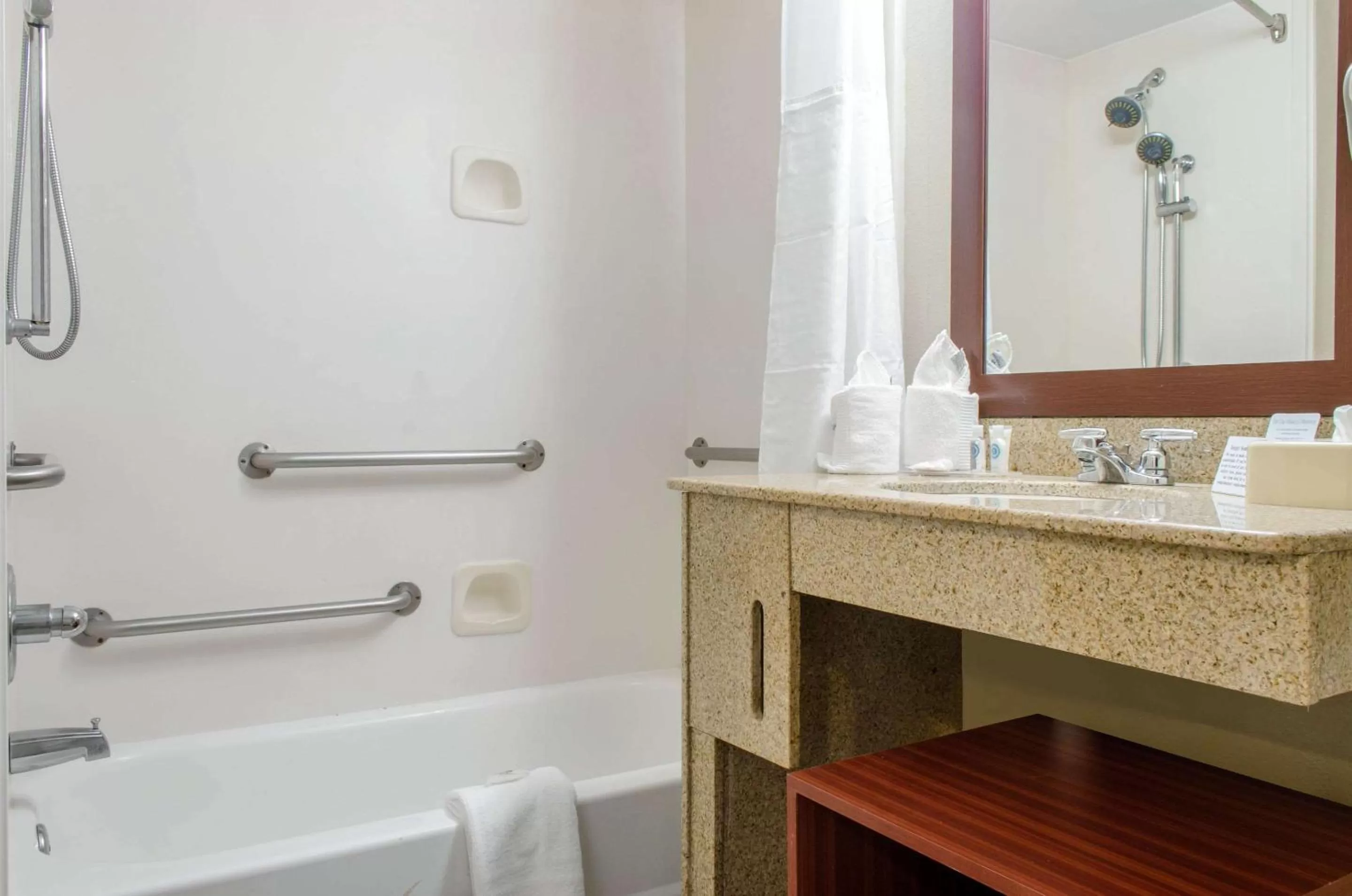 Bathroom in Comfort Inn & Suites Biloxi-D'Iberville