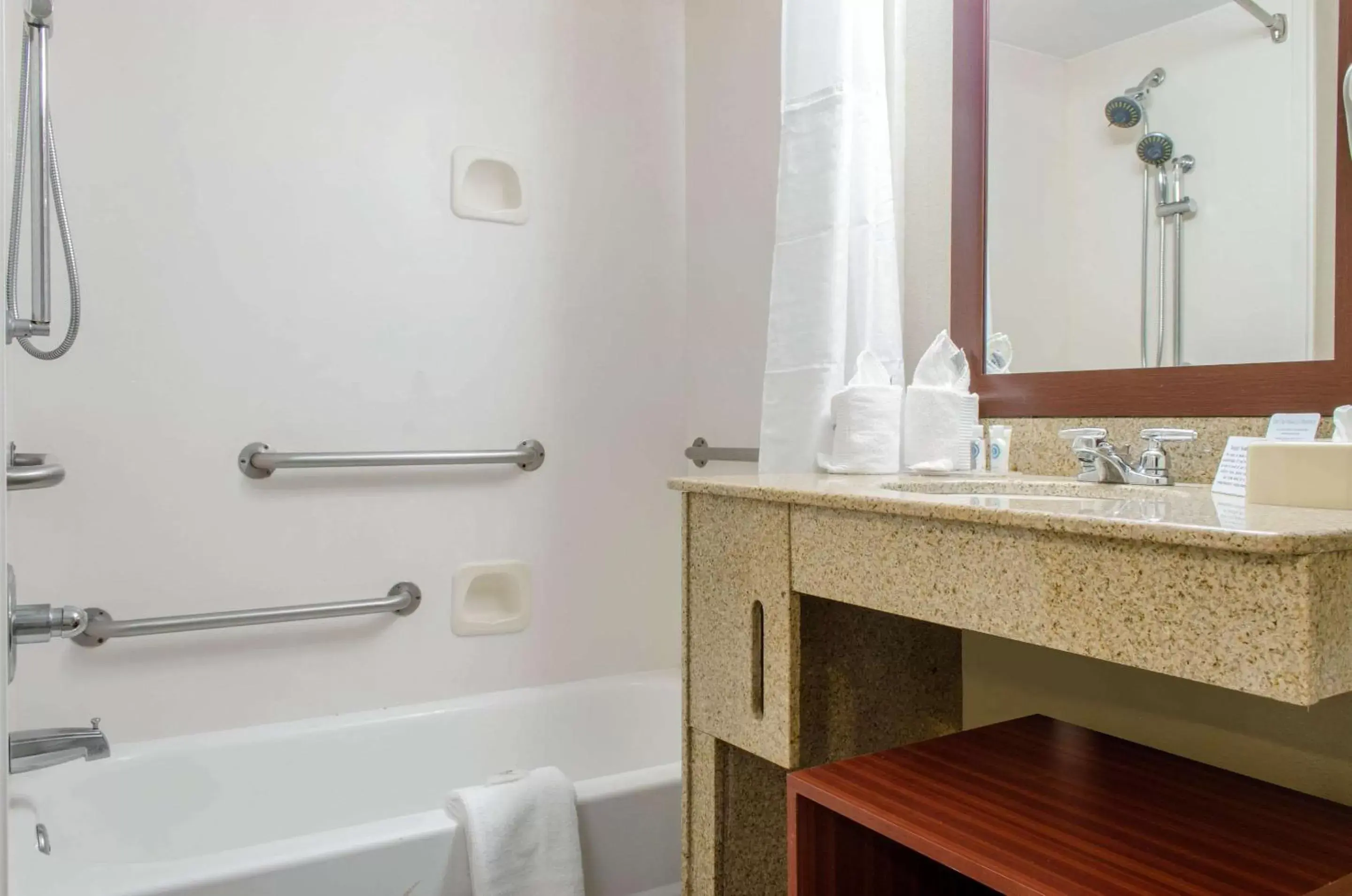 Bathroom in Comfort Inn & Suites Biloxi D'Iberville