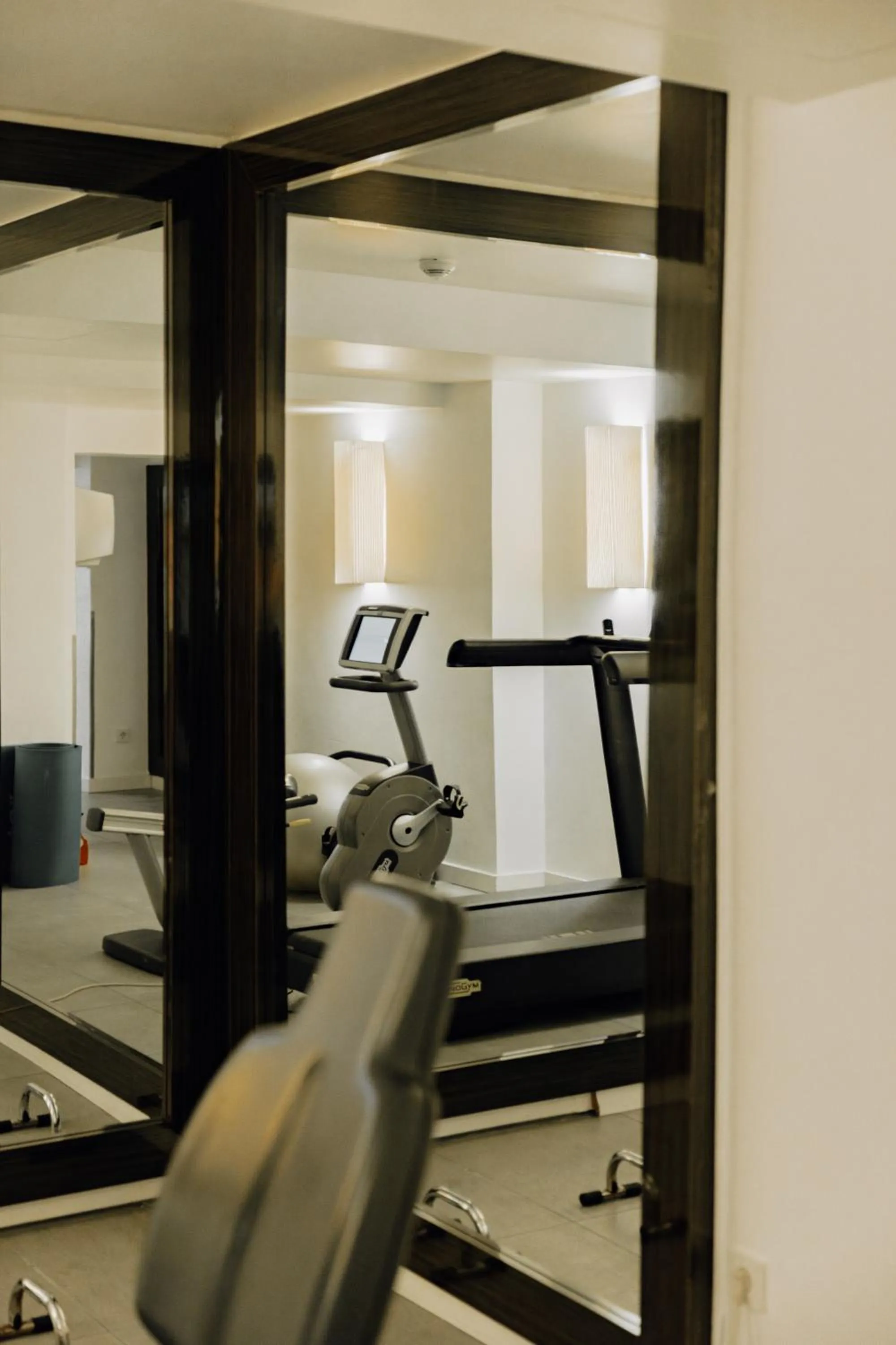 Fitness centre/facilities in The Pure, Frankfurt, a Member of Design Hotels