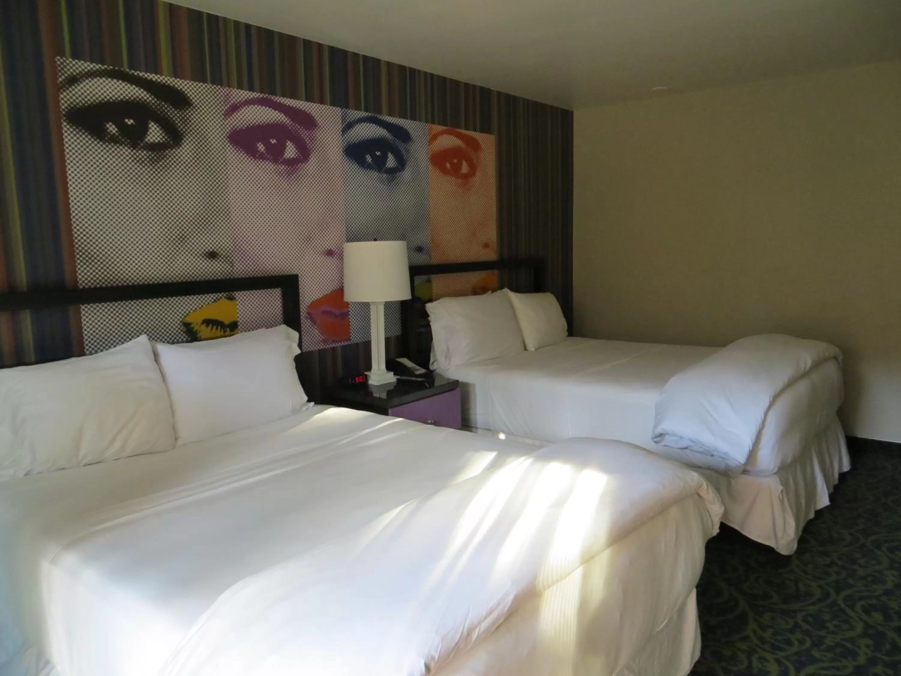 Bed in 7 Springs Inn & Suites