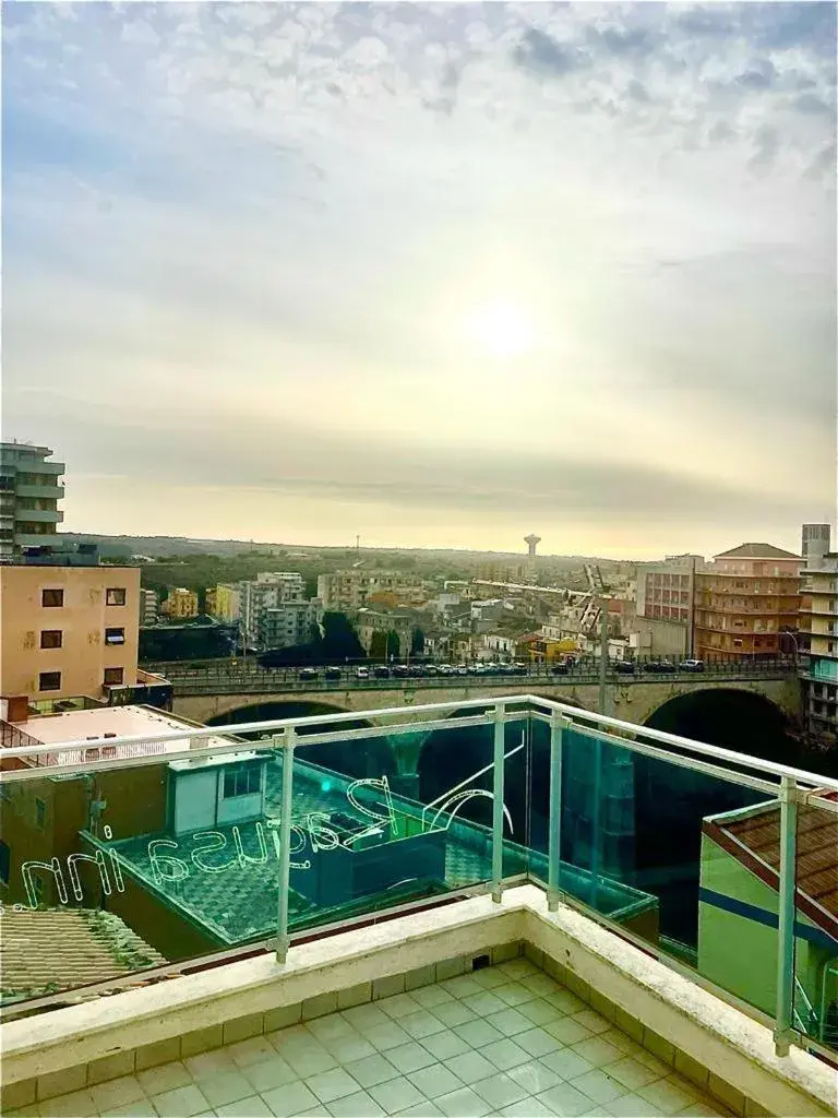 Balcony/Terrace, Swimming Pool in Ragusa Inn