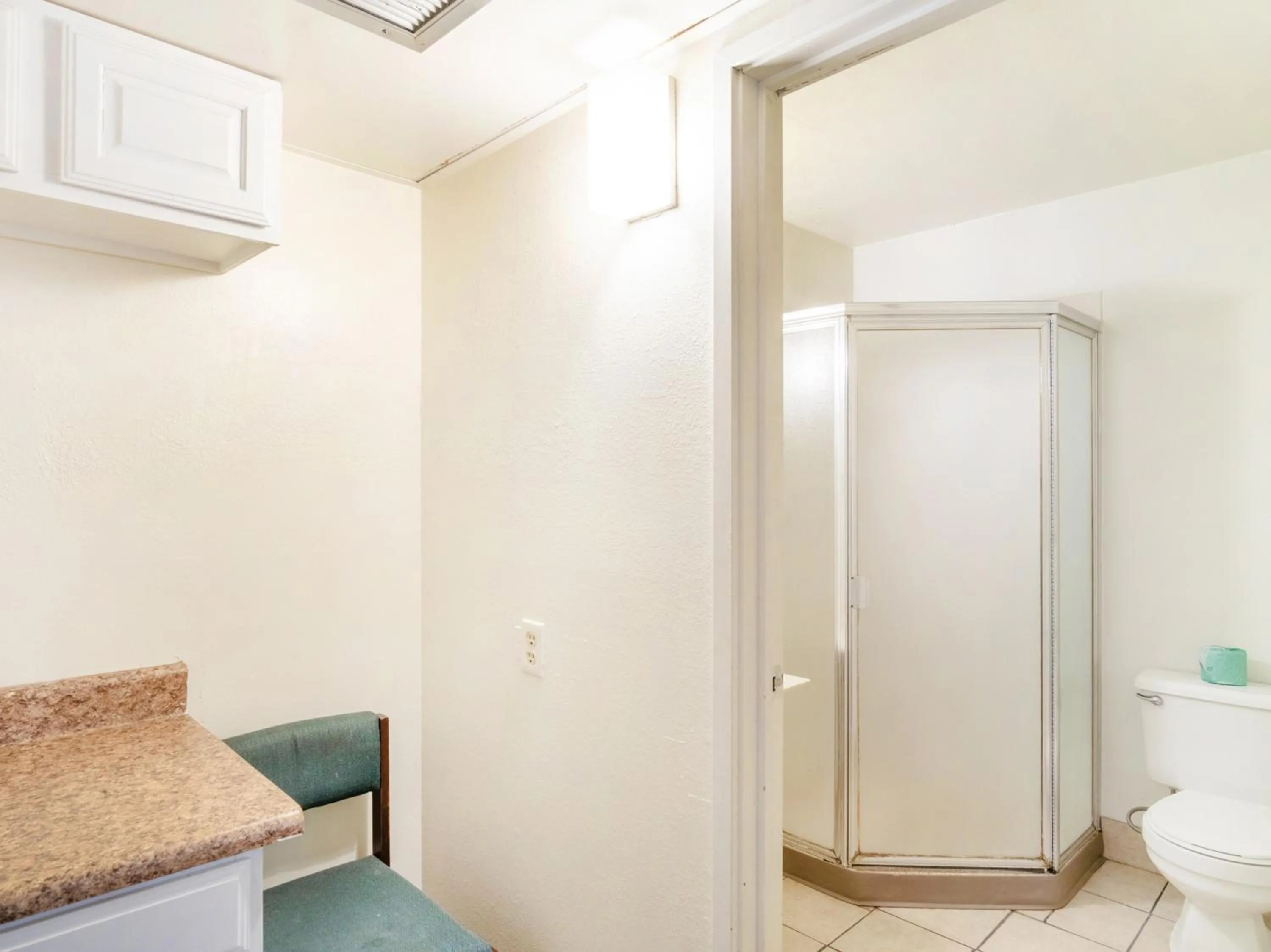 Bathroom in OYO Hotel Oklahoma City Northeast