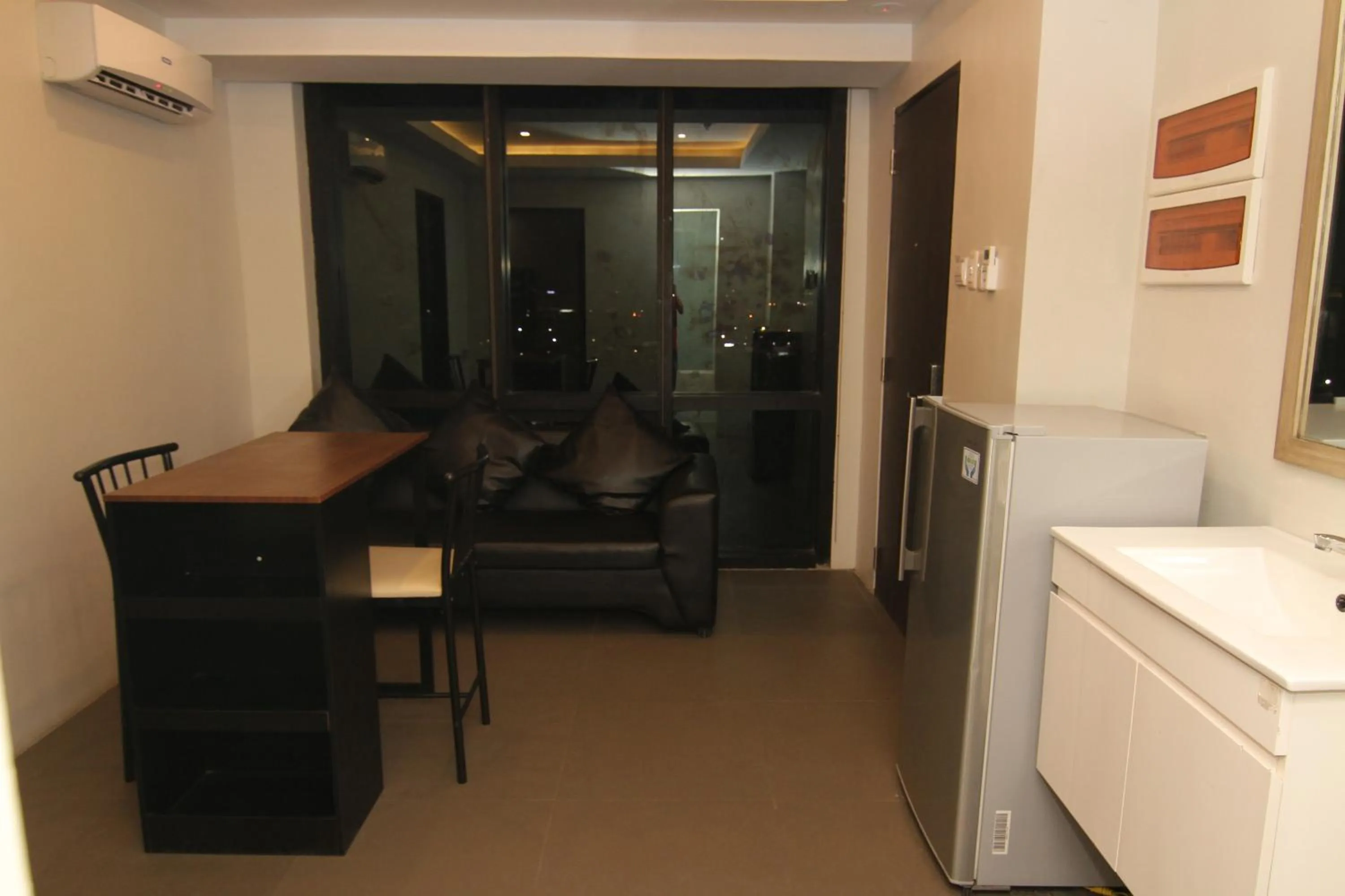 Living room in Mabolo Royal Hotel