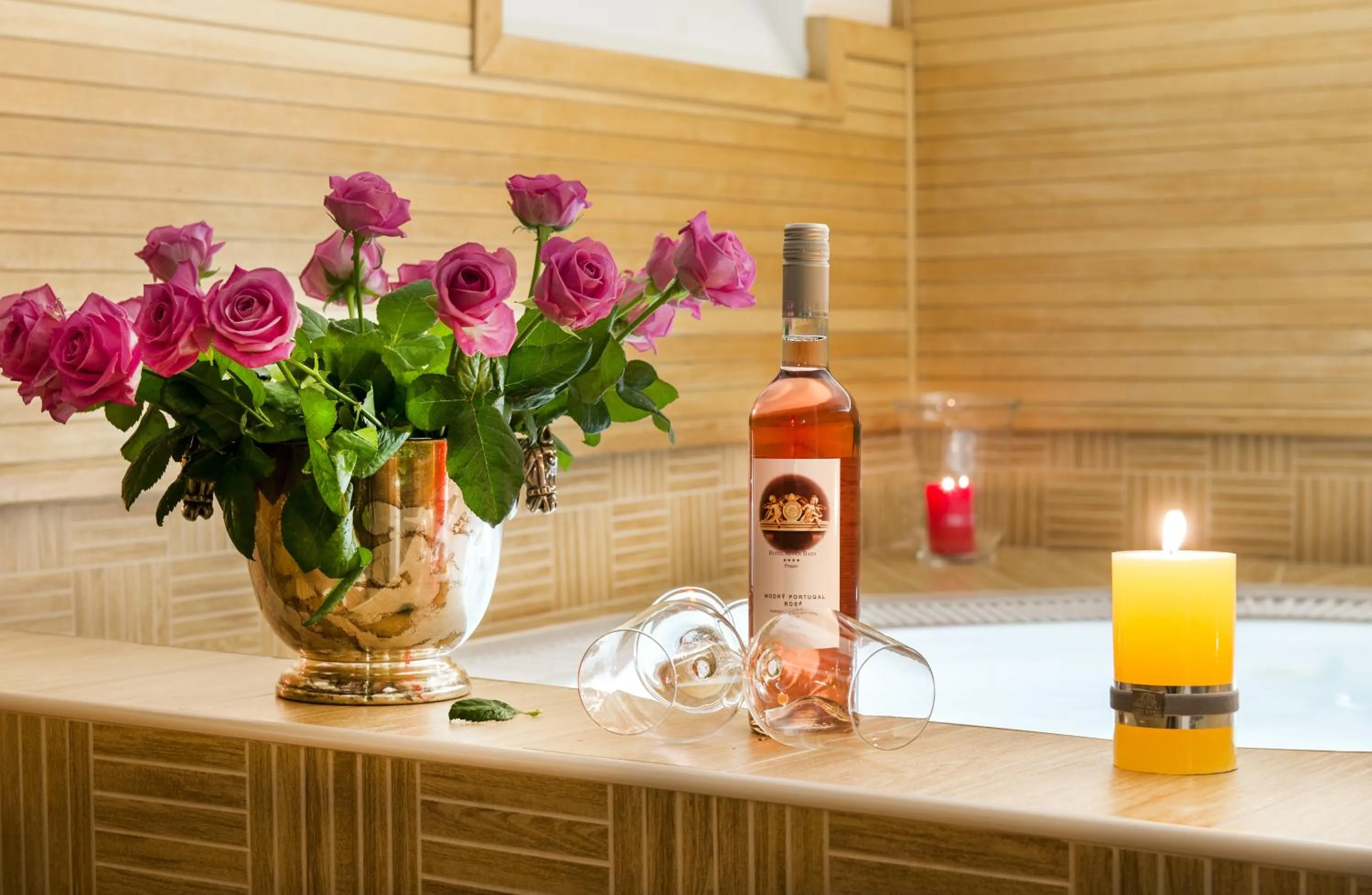 Hot Tub in Boutique Hotel Seven Days