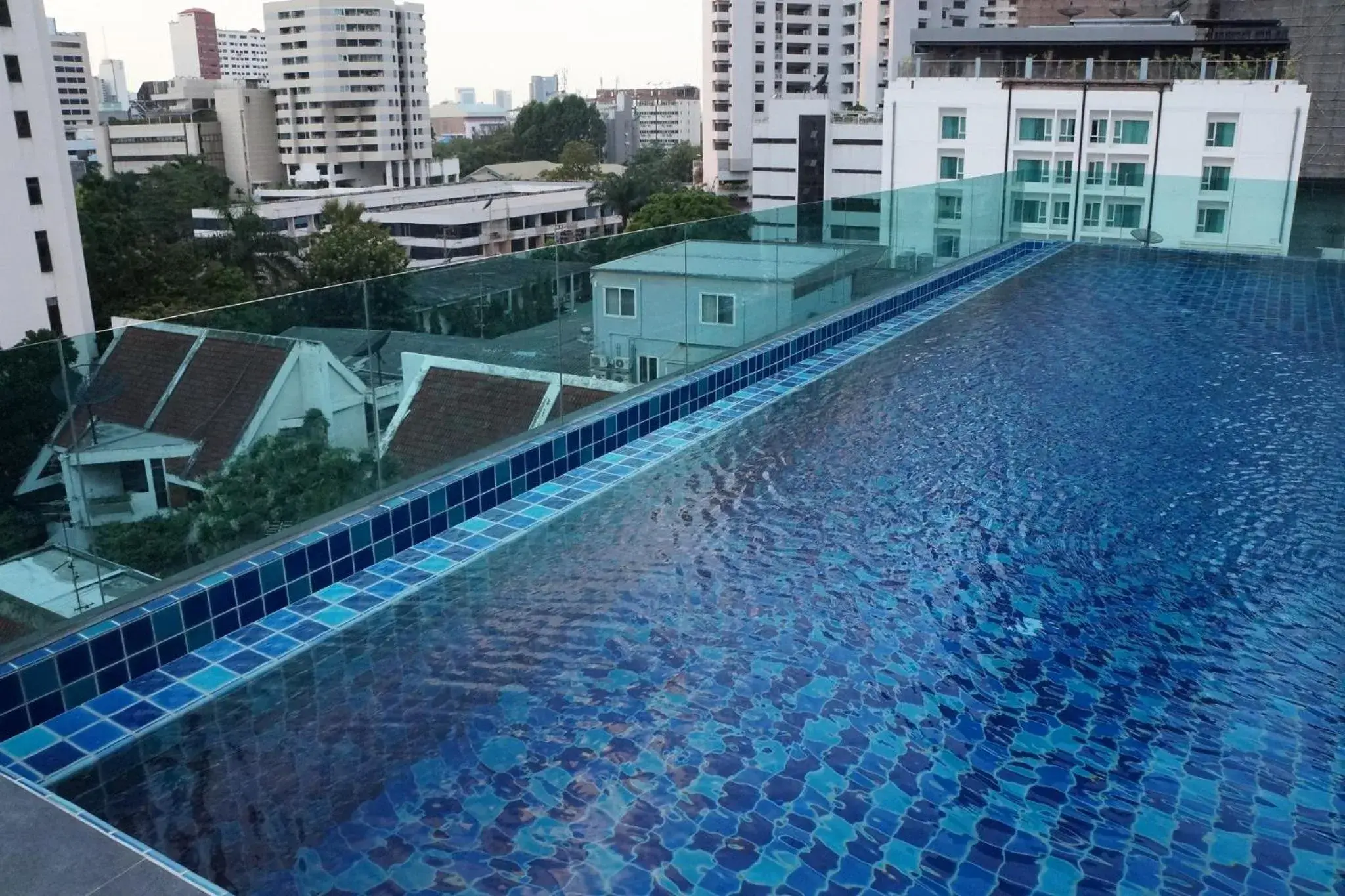 Swimming pool in Avatar Suites Hotel - SHA Extra Plus Swimming pool in Avatar Suites Hotel - SHA Extra Plus