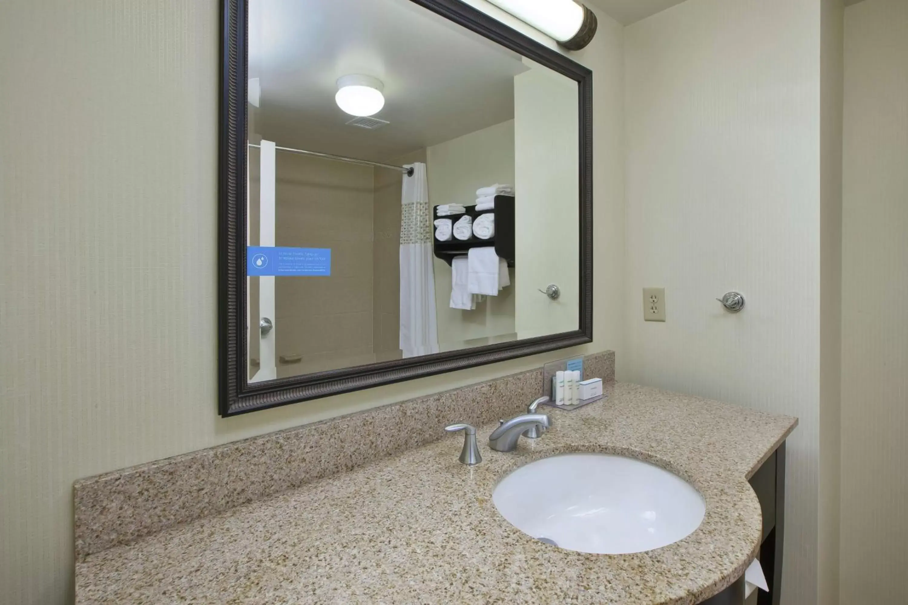 Bathroom in Hampton Inn & Suites Plattsburgh