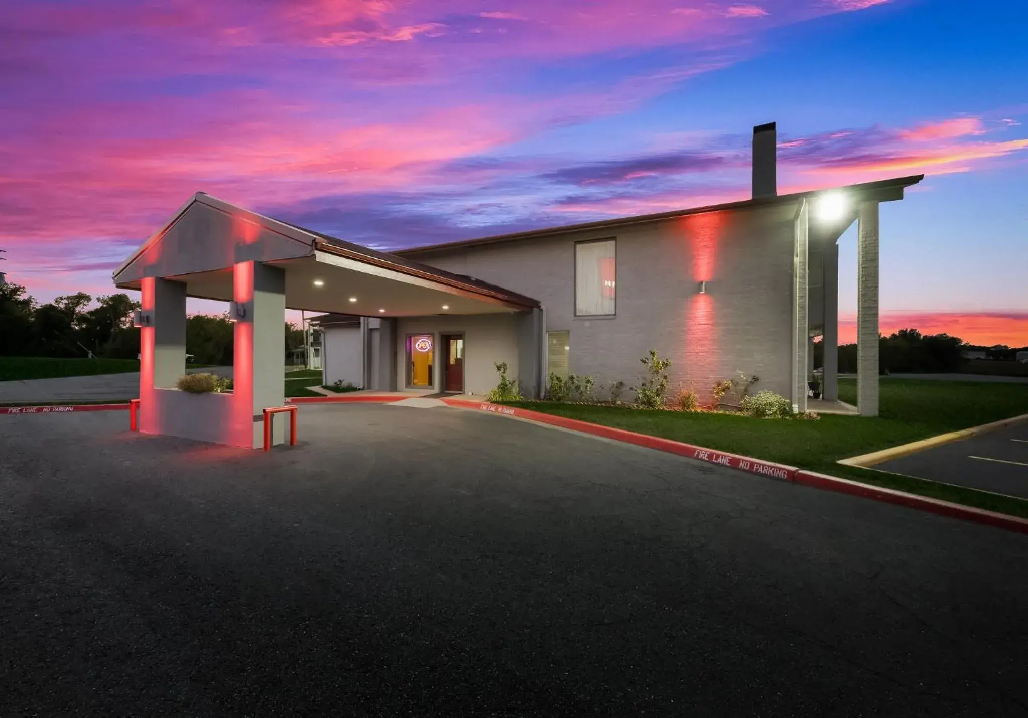 Property Building in Red Roof Inn Madisonville