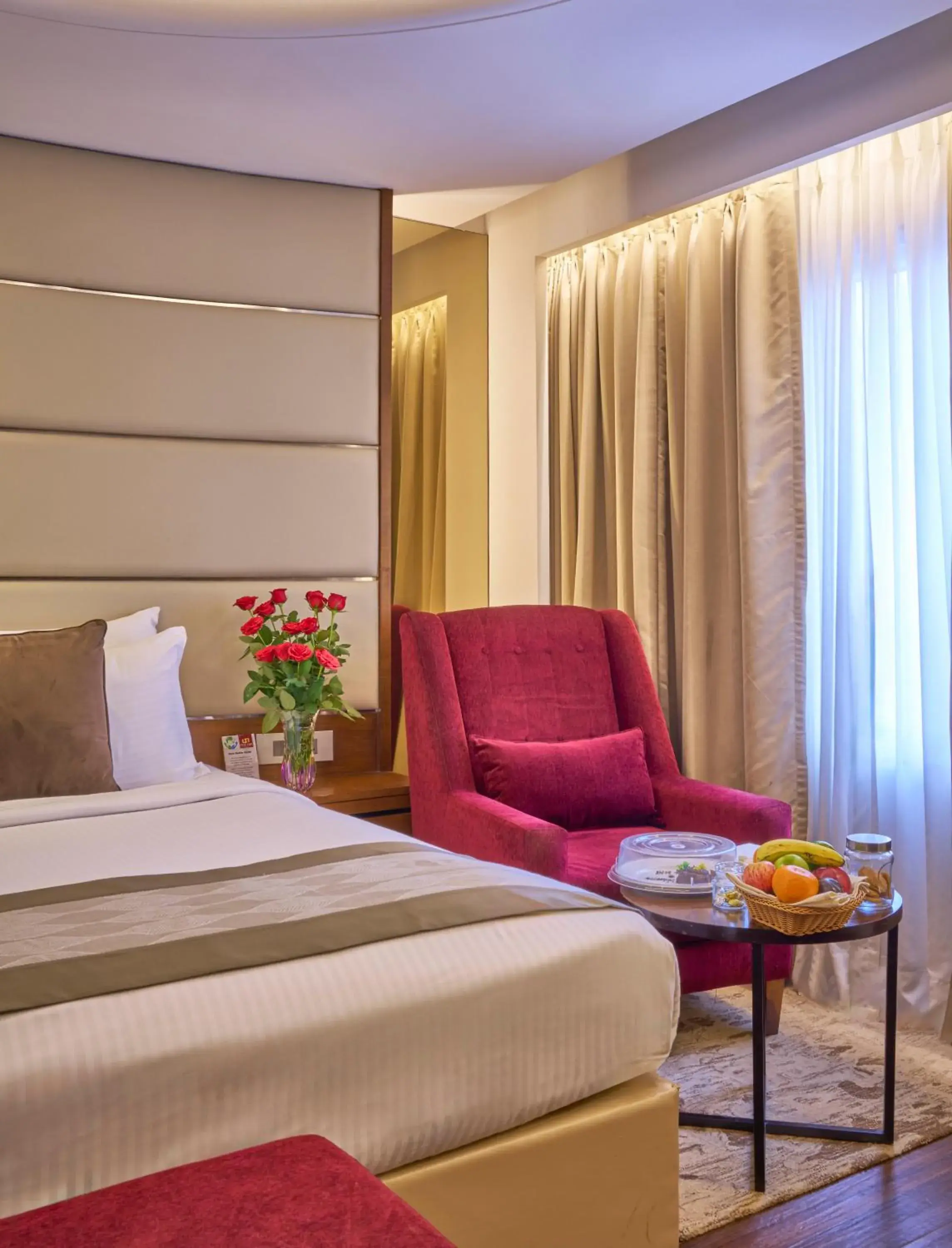 Seating area, Bed in Hotel Hindusthan International, Bhubaneswar