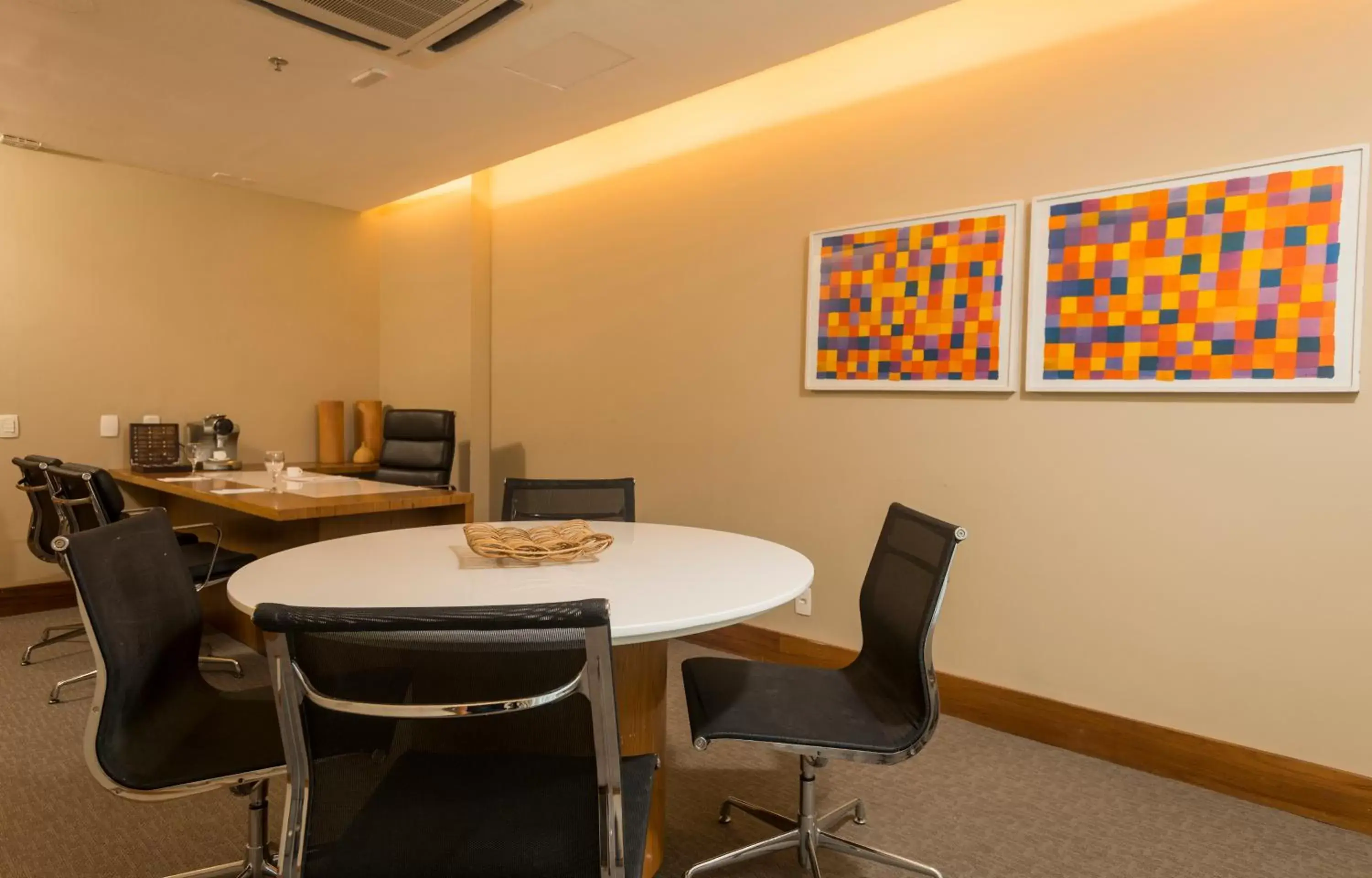 Meeting/conference room, Dining Area in Hotel Luzeiros São Luis