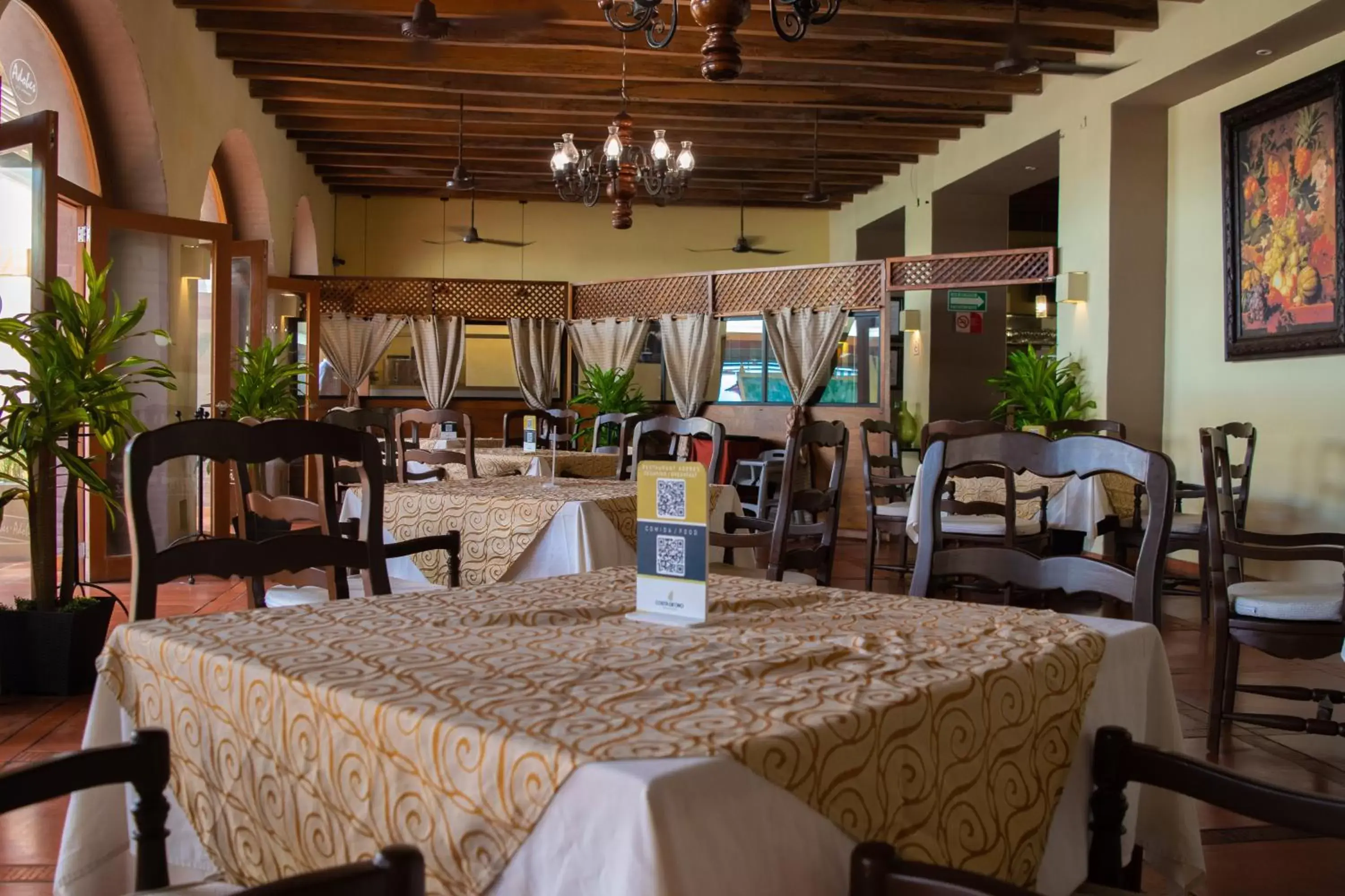 Restaurant/Places to Eat in Costa de Oro Beach Hotel