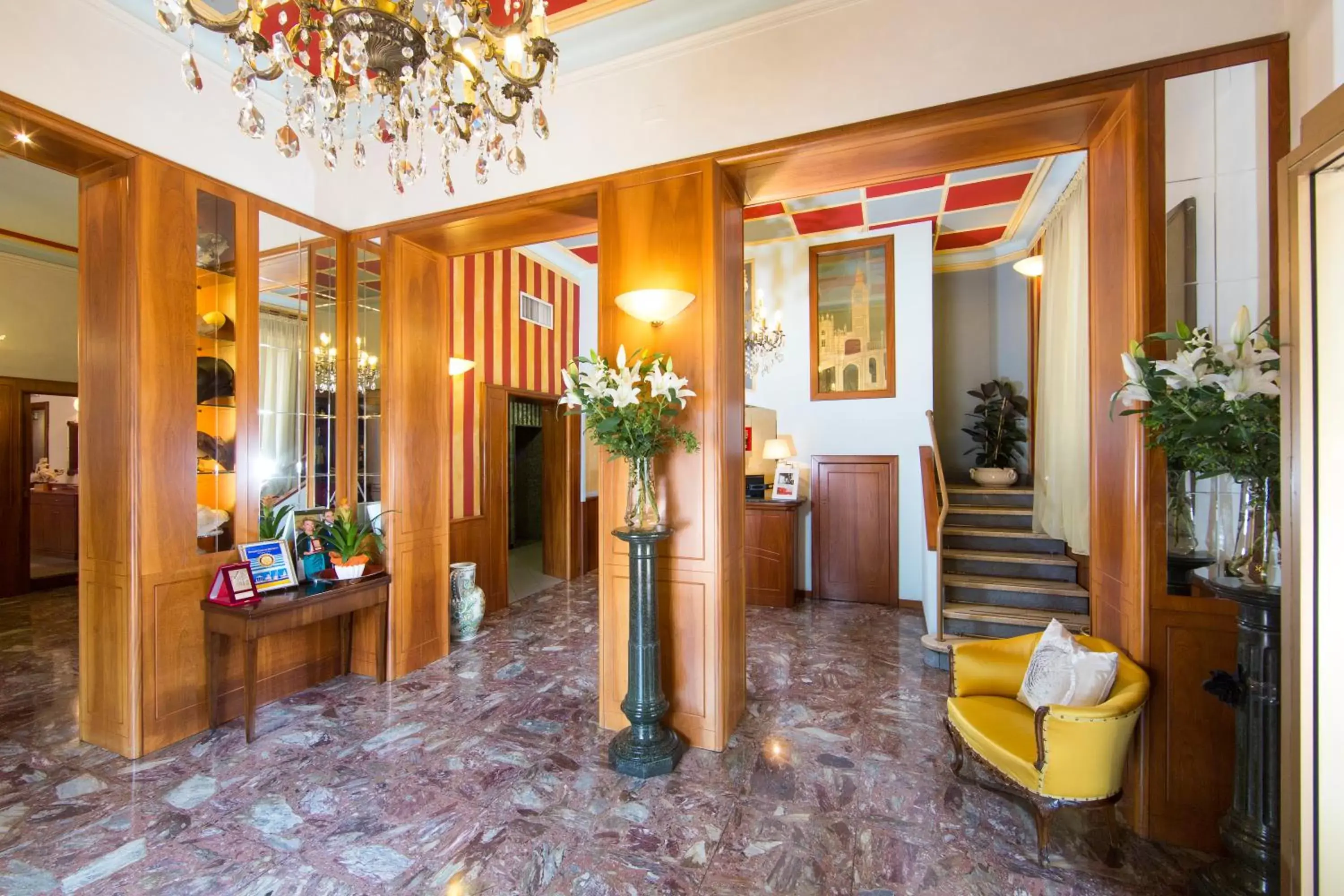 Decorative detail, Lobby/Reception in Hotel Londra