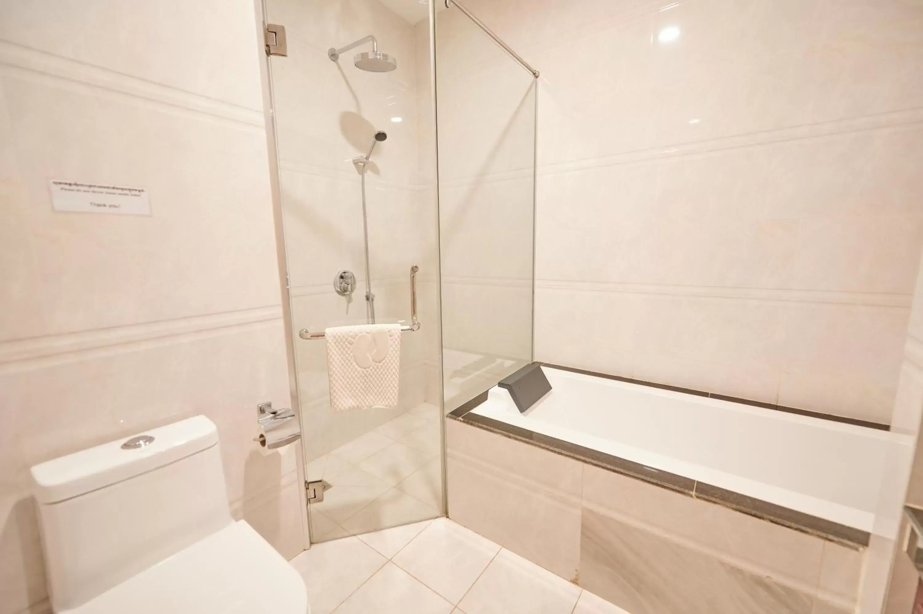 Bath, Bathroom in Lbn Asian Hotel