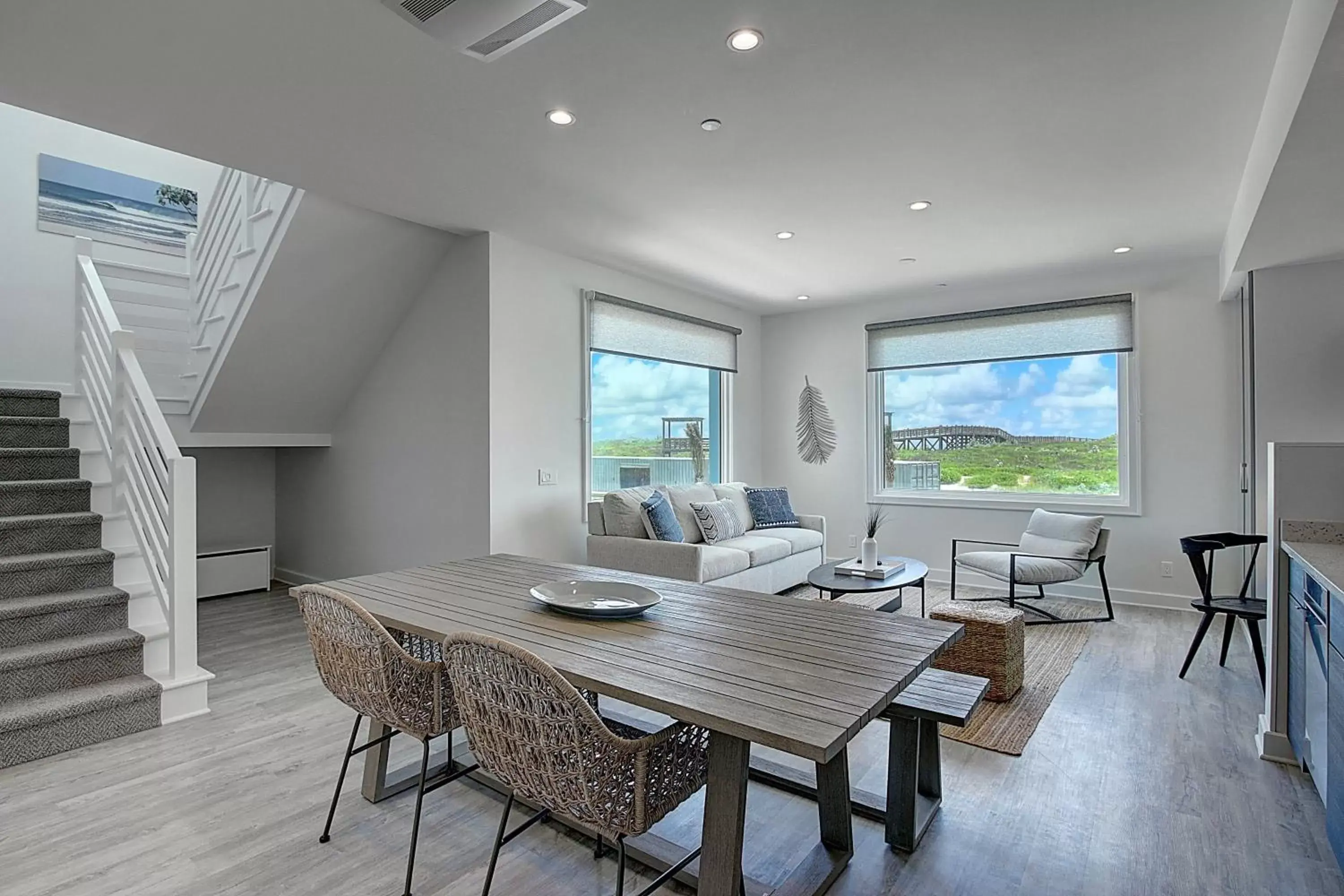 Living room, Dining Area in Lively Beach