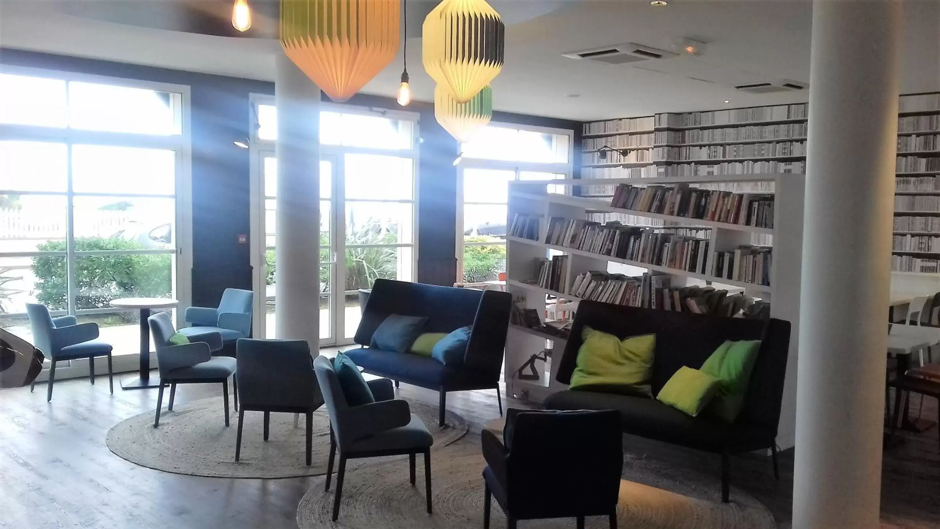 Lounge or bar, Seating Area in ibis Styles Deauville Villers Plage
