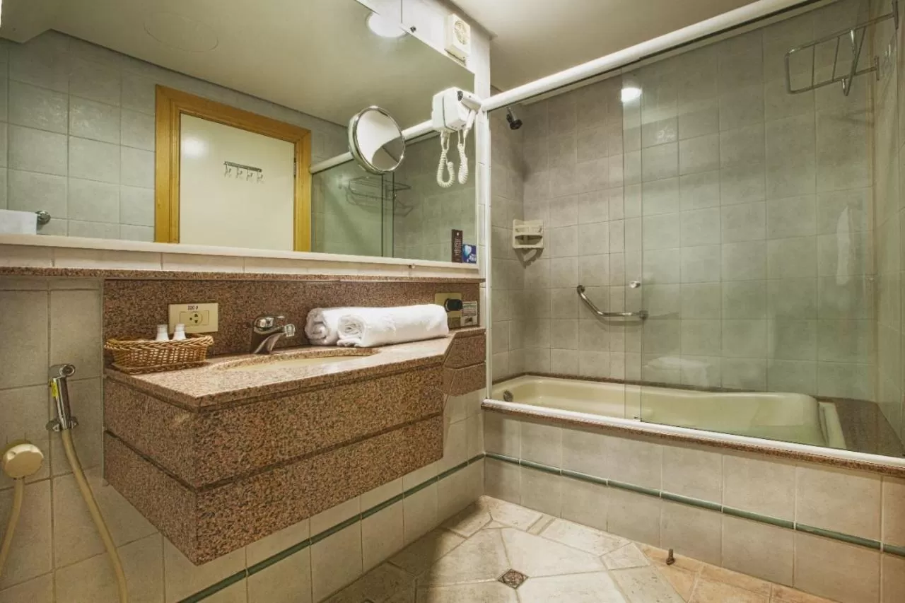 Toilet in Dall’Onder Grande Hotel Bento Gonçalves