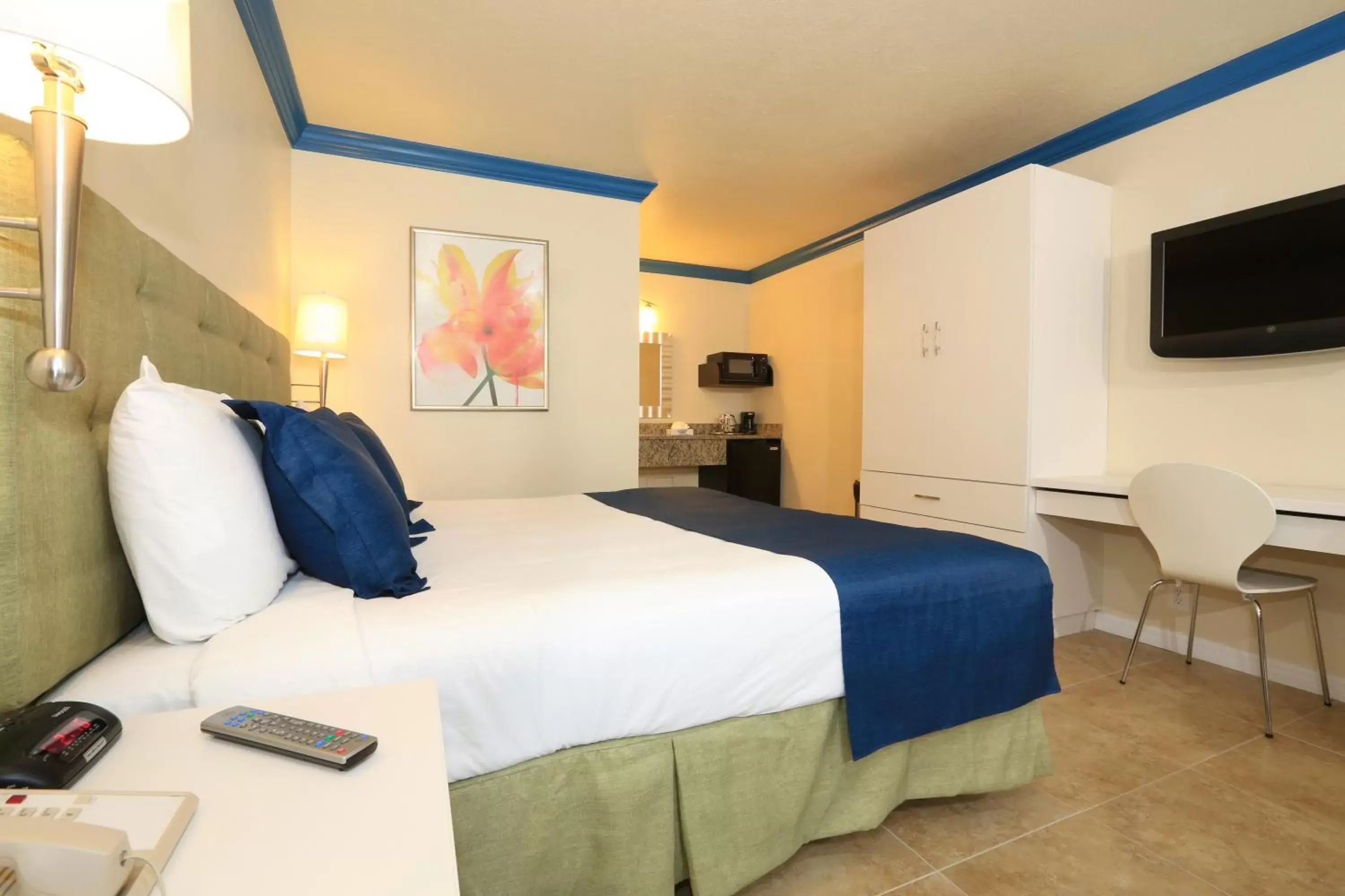 Bed in SureStay Plus by Best Western Orlando International Drive