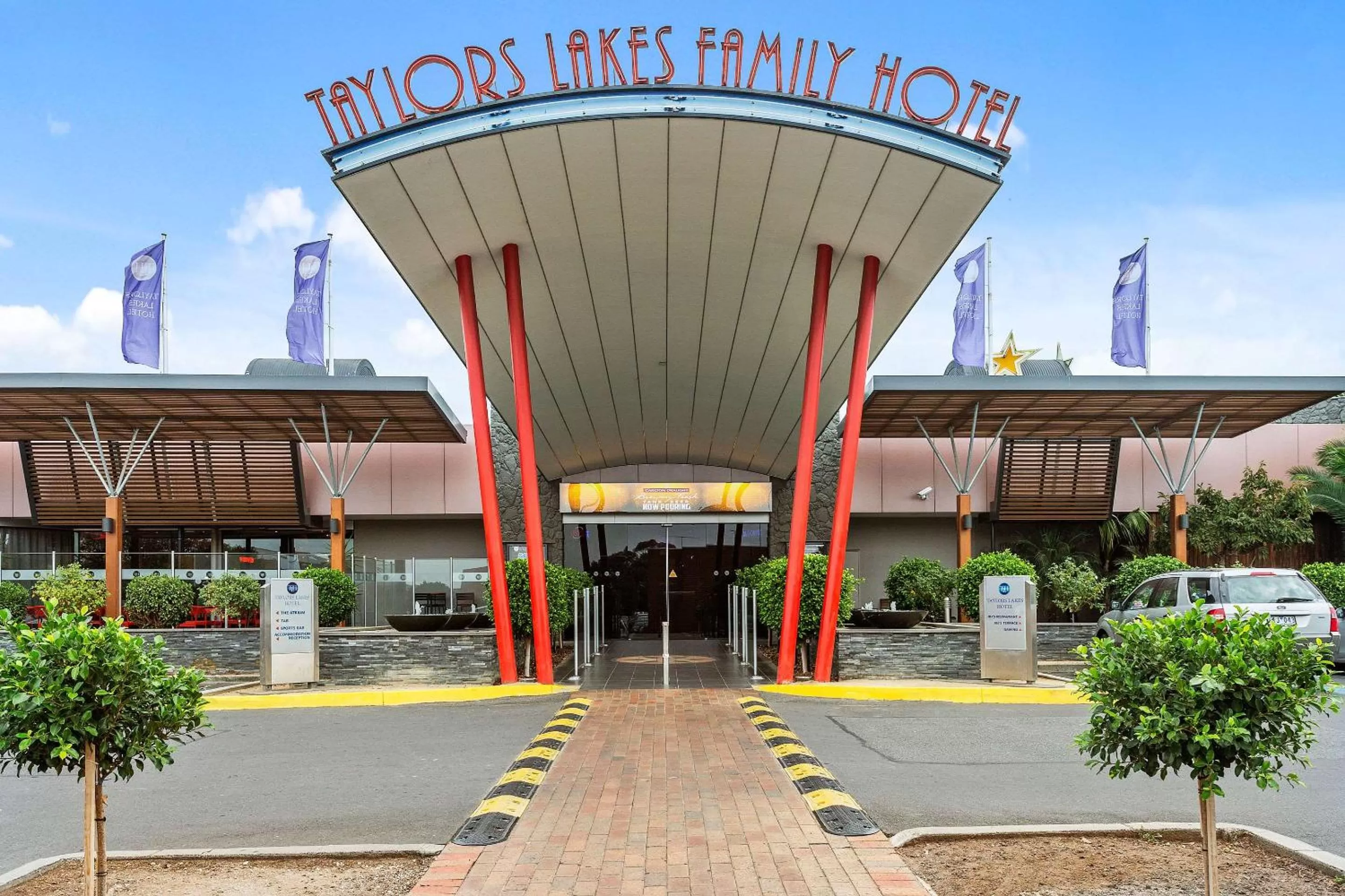 Property building in Quality Hotel Taylors Lakes