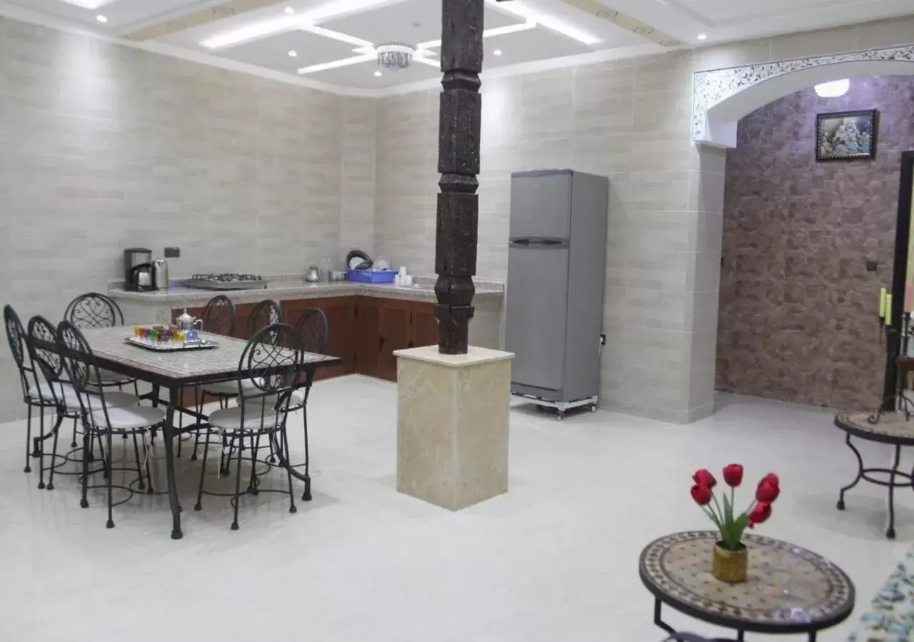 Kitchen or kitchenette, Dining Area in Résidence Miramare Marrakech