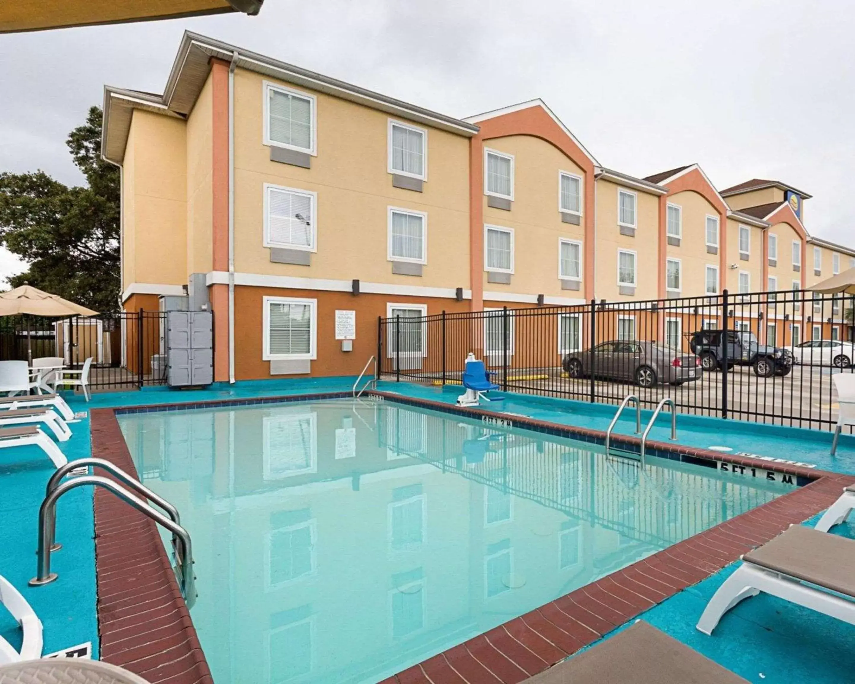 On site, Property Building in Comfort Inn Marrero-New Orleans West