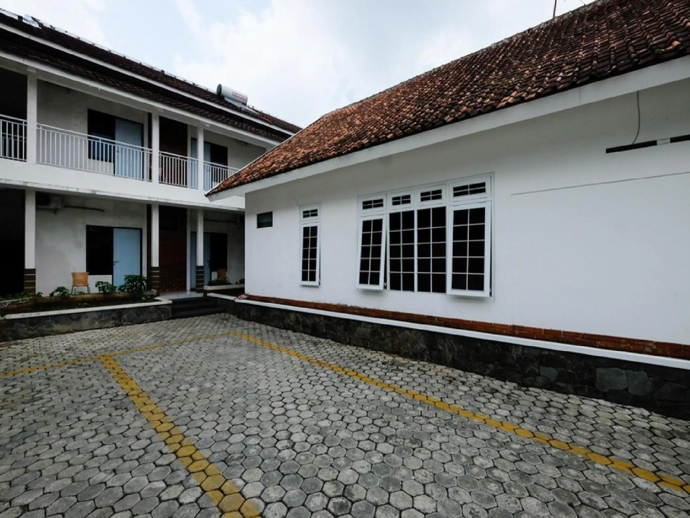 Property building in RedDoorz near Moro Mall Purwokerto