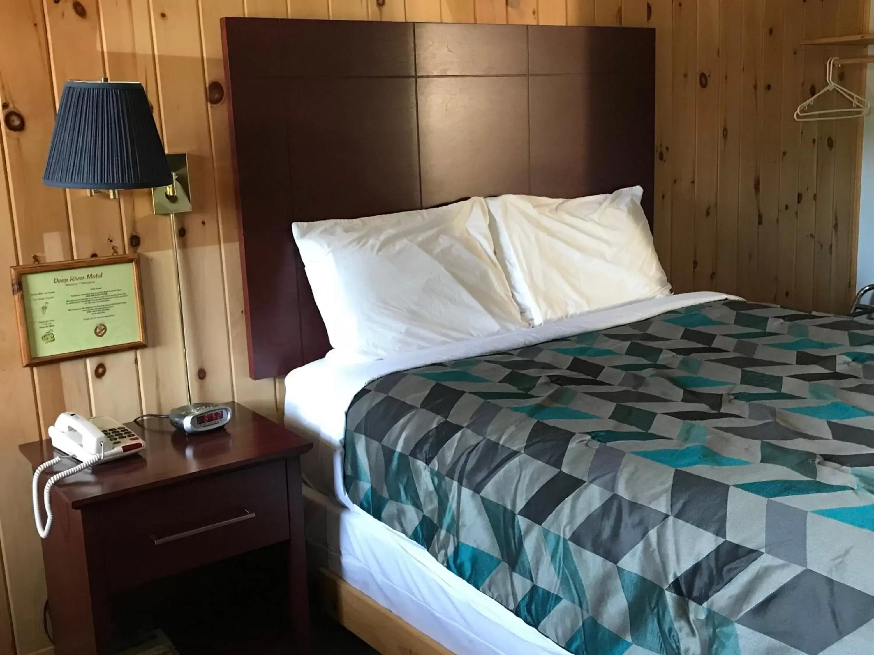 Bed in Deep River Motel