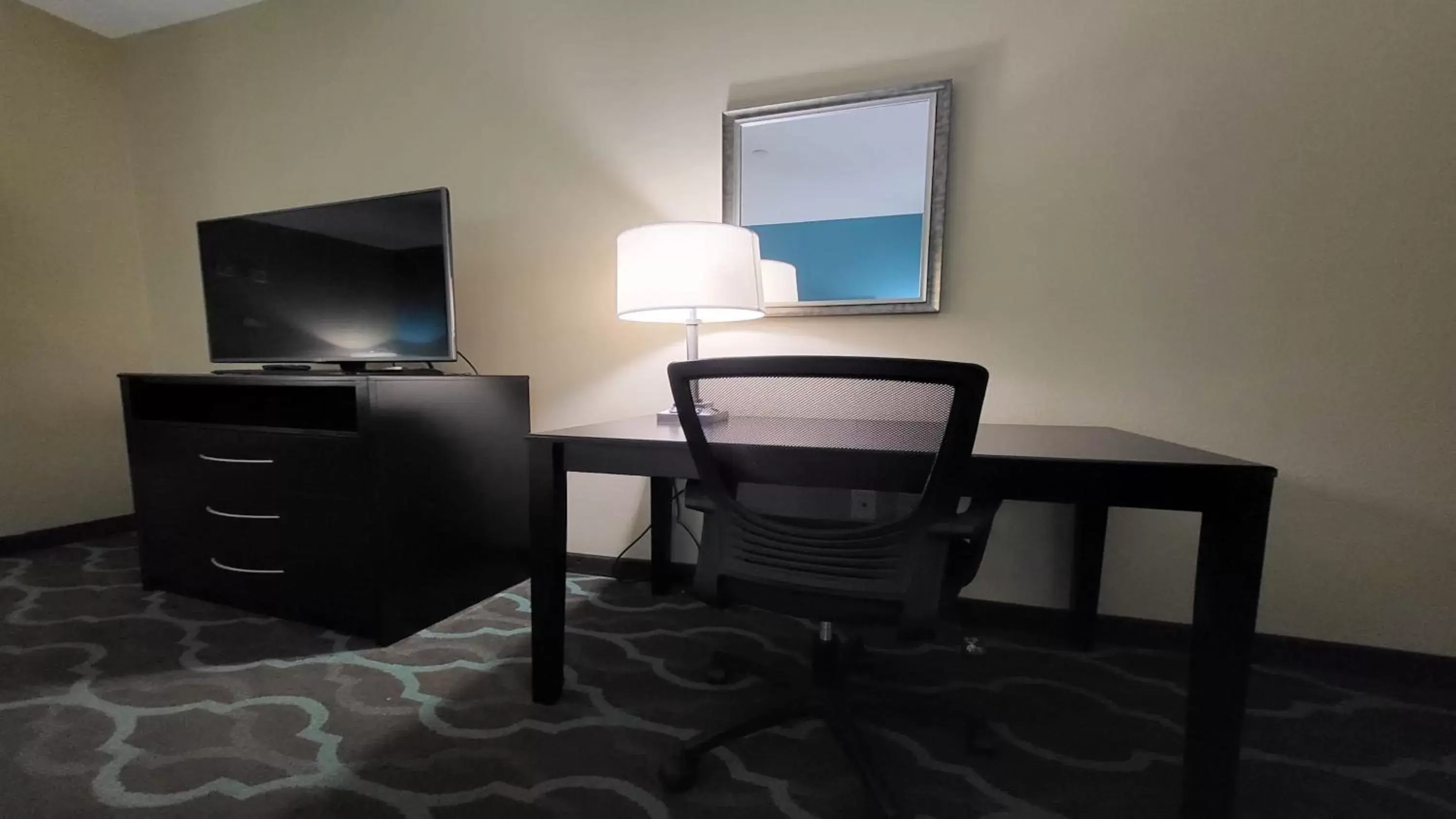 Photo of the whole room, TV/Entertainment Center in Holiday Inn Express Hotels & Suites Cuero, an IHG Hotel