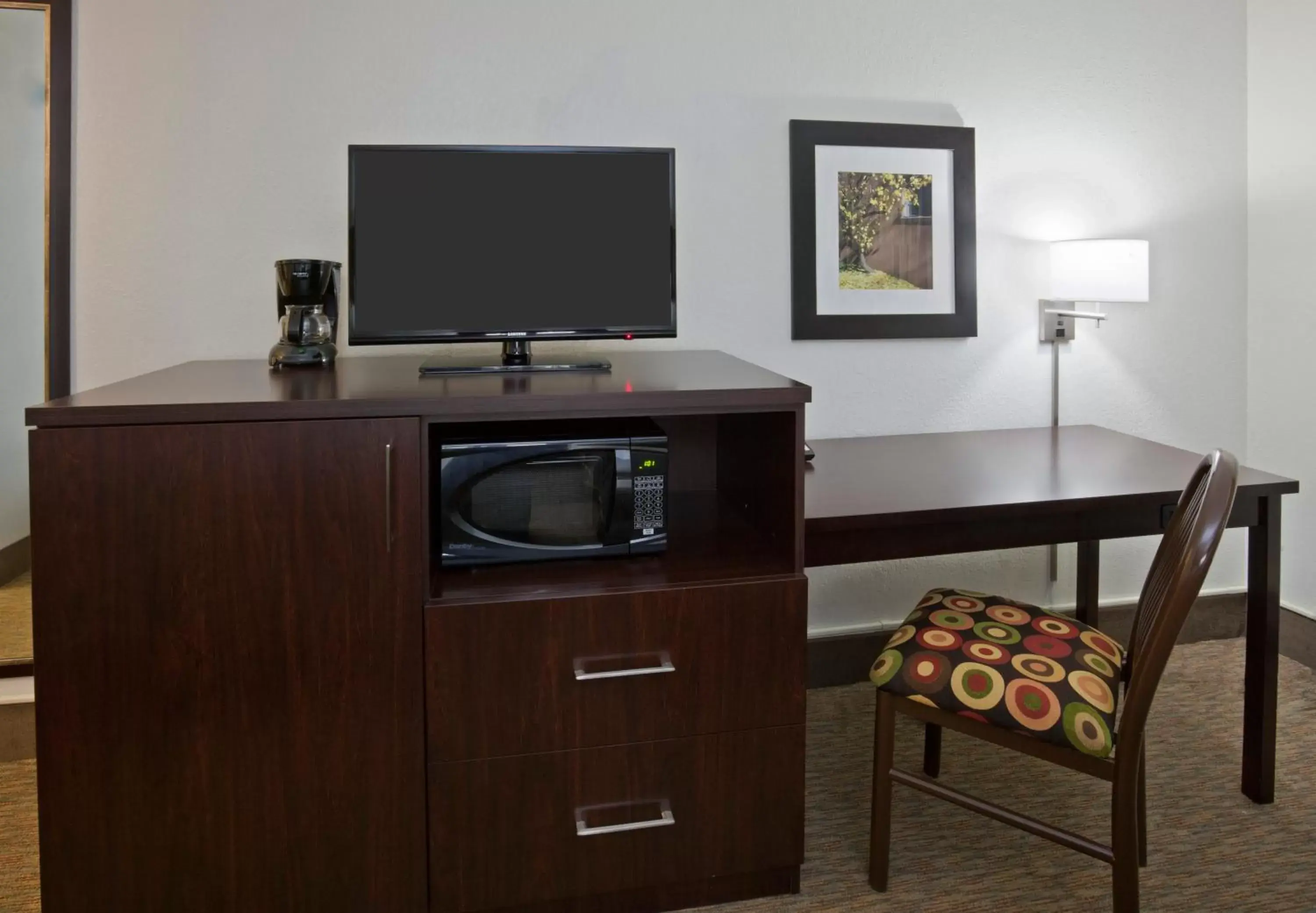 TV and multimedia, TV/Entertainment Center in Fargo Inn and Suites