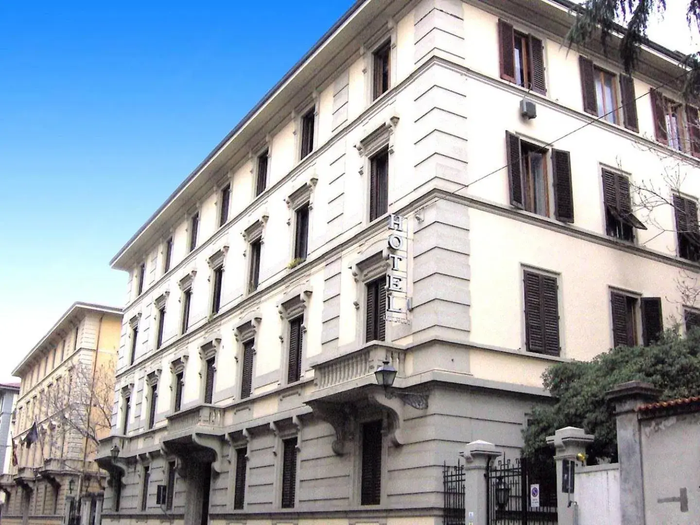 Facade/entrance, Property Building in Hotel Lombardi