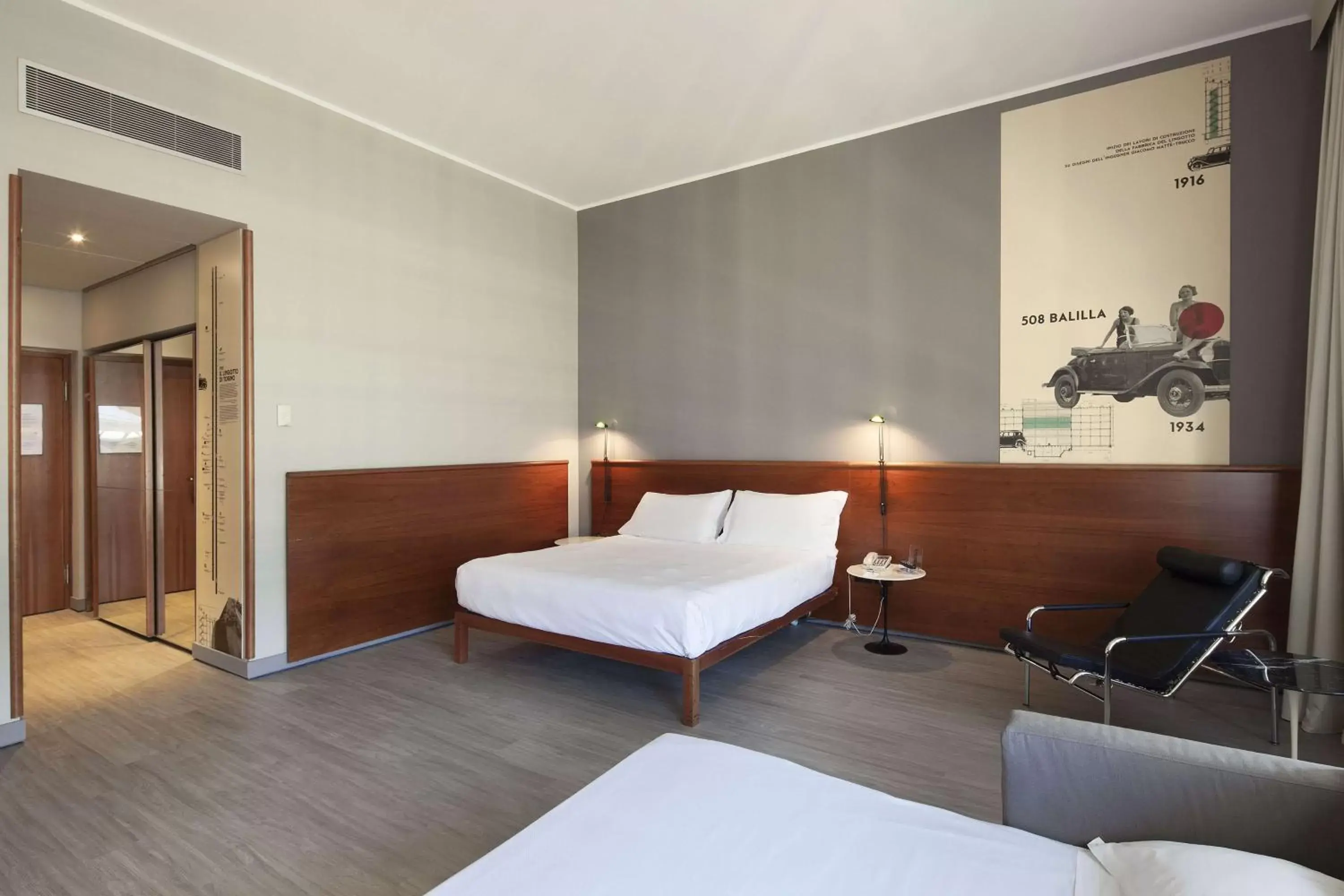 Bedroom, Bathroom in NH Torino Lingotto Congress