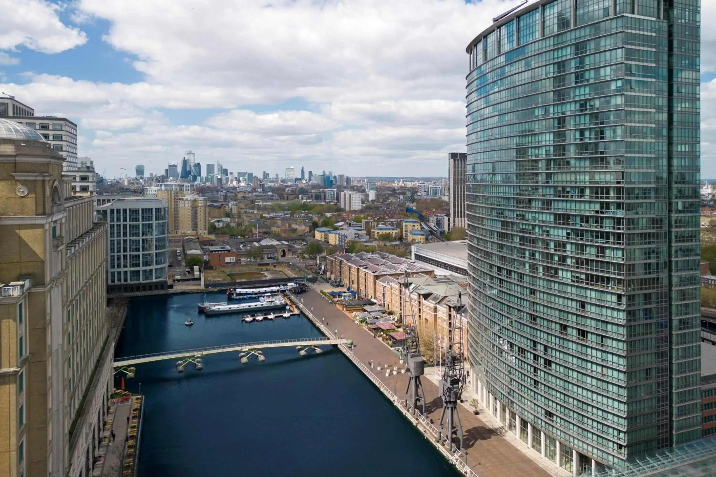 Property building in London Marriott Hotel Canary Wharf