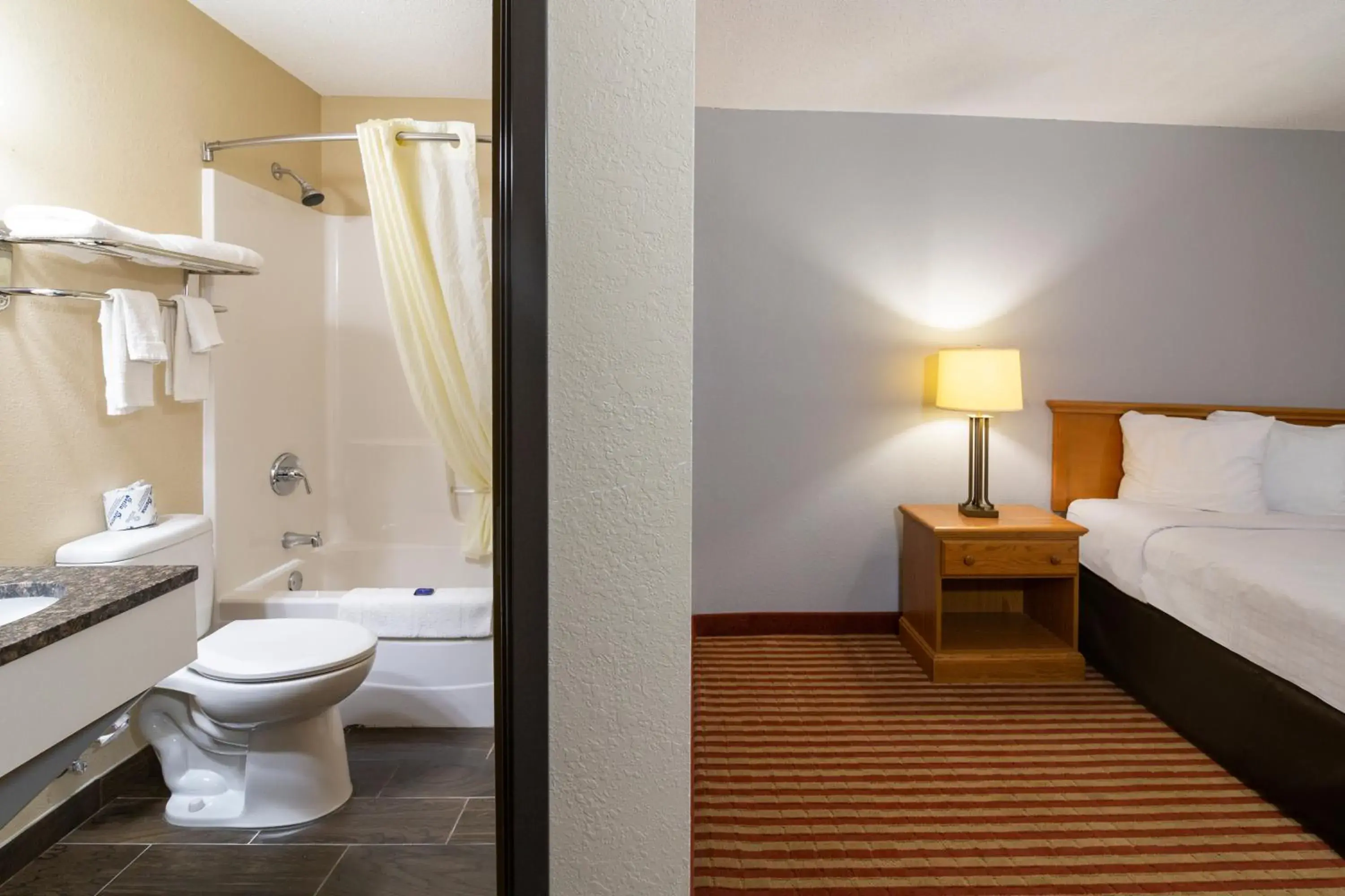 Bed, Bathroom in Americas Best Value Inn Fargo