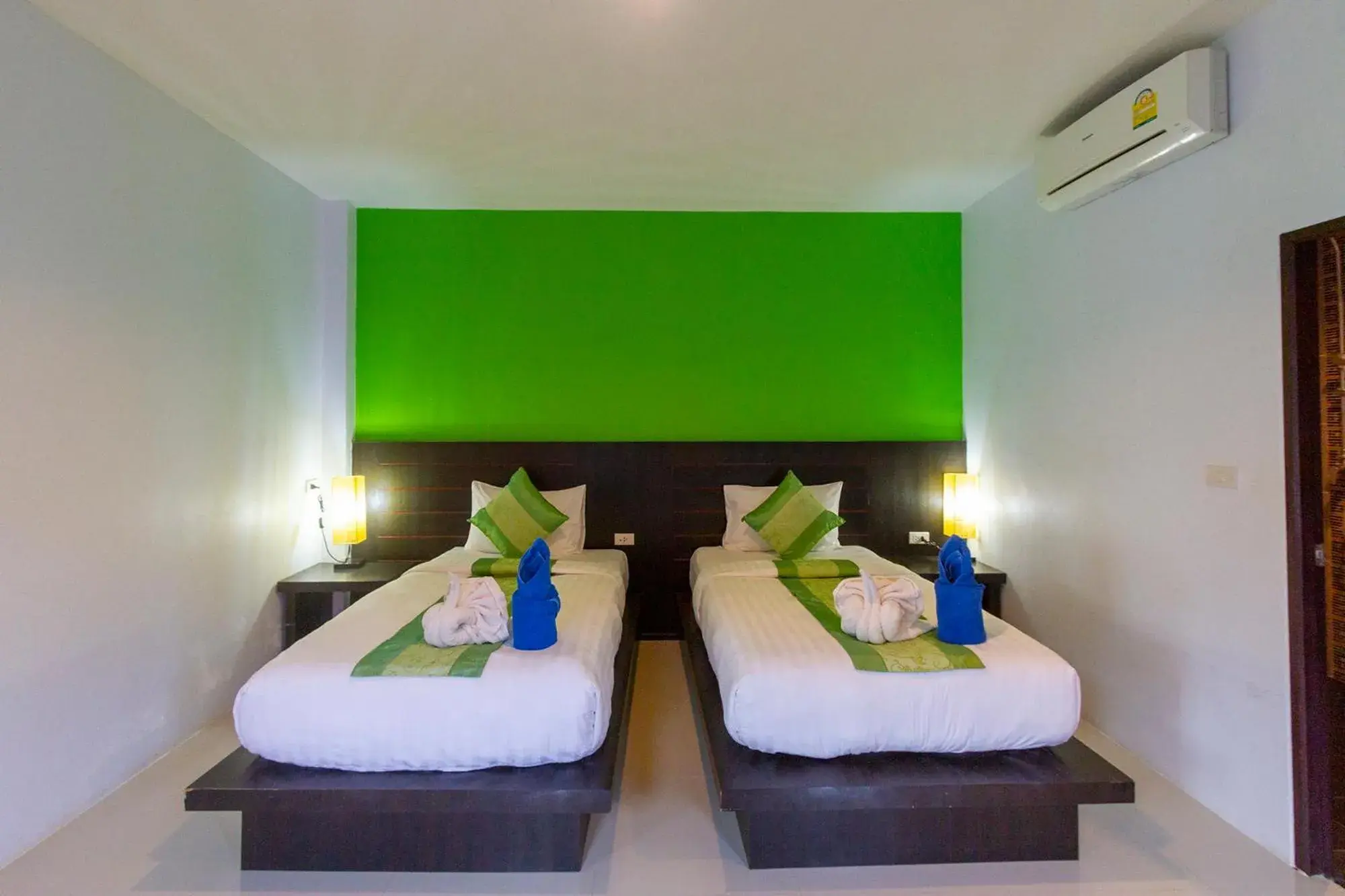 Bed in Lanta Lapaya Resort