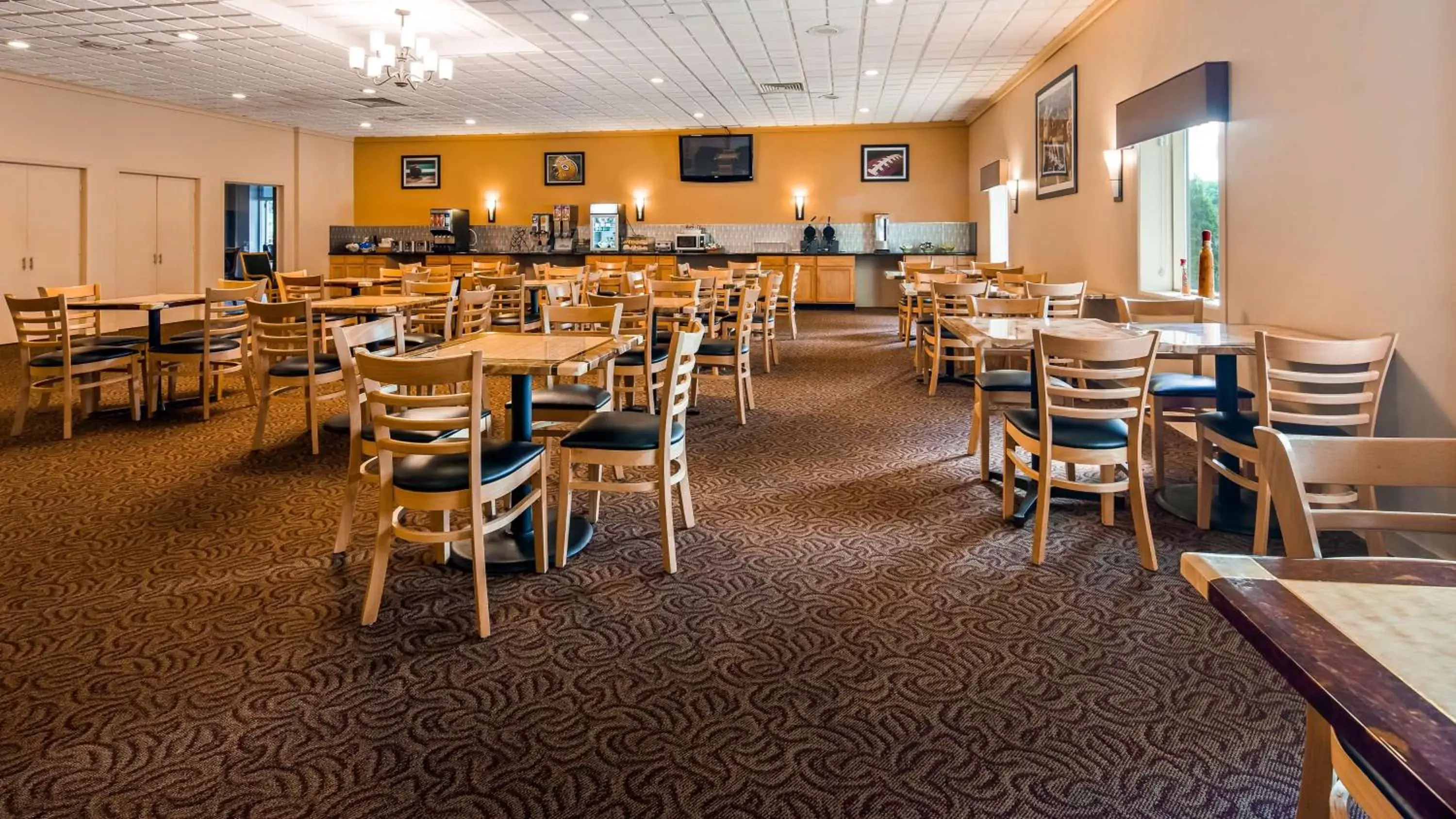 Restaurant/Places to Eat in Best Western Green Bay Inn and Conference Center